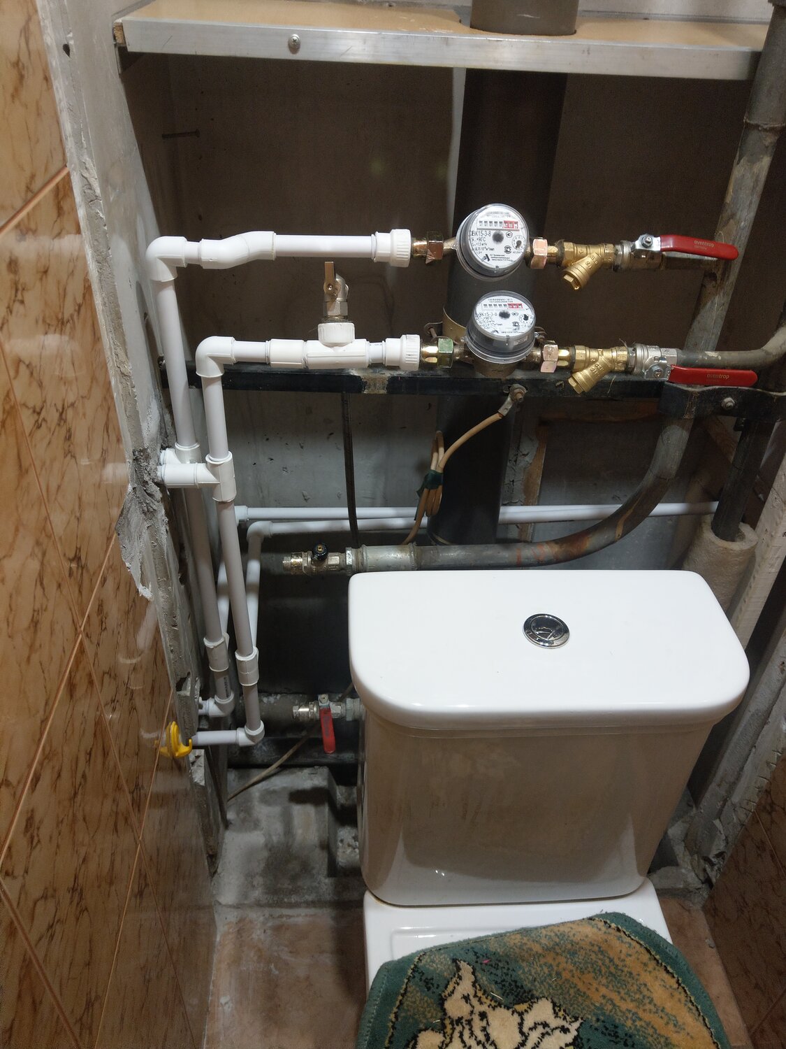 обвязка счетчика воды полипропилен, монтаж счетчика воды на полипропилен, сборка счетчика воды на полипропилен, счетчик воды на полипропилен, разводка сантехники гребенка