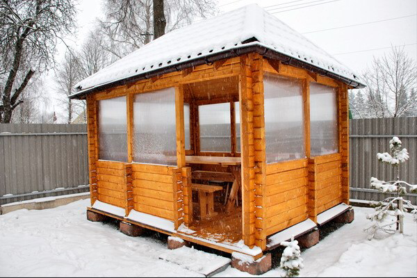 мягкие окна для беседок, беседка деревянная застекленная, закрытые беседки, зимняя беседка из поликарбоната, мягкие окна для веранды