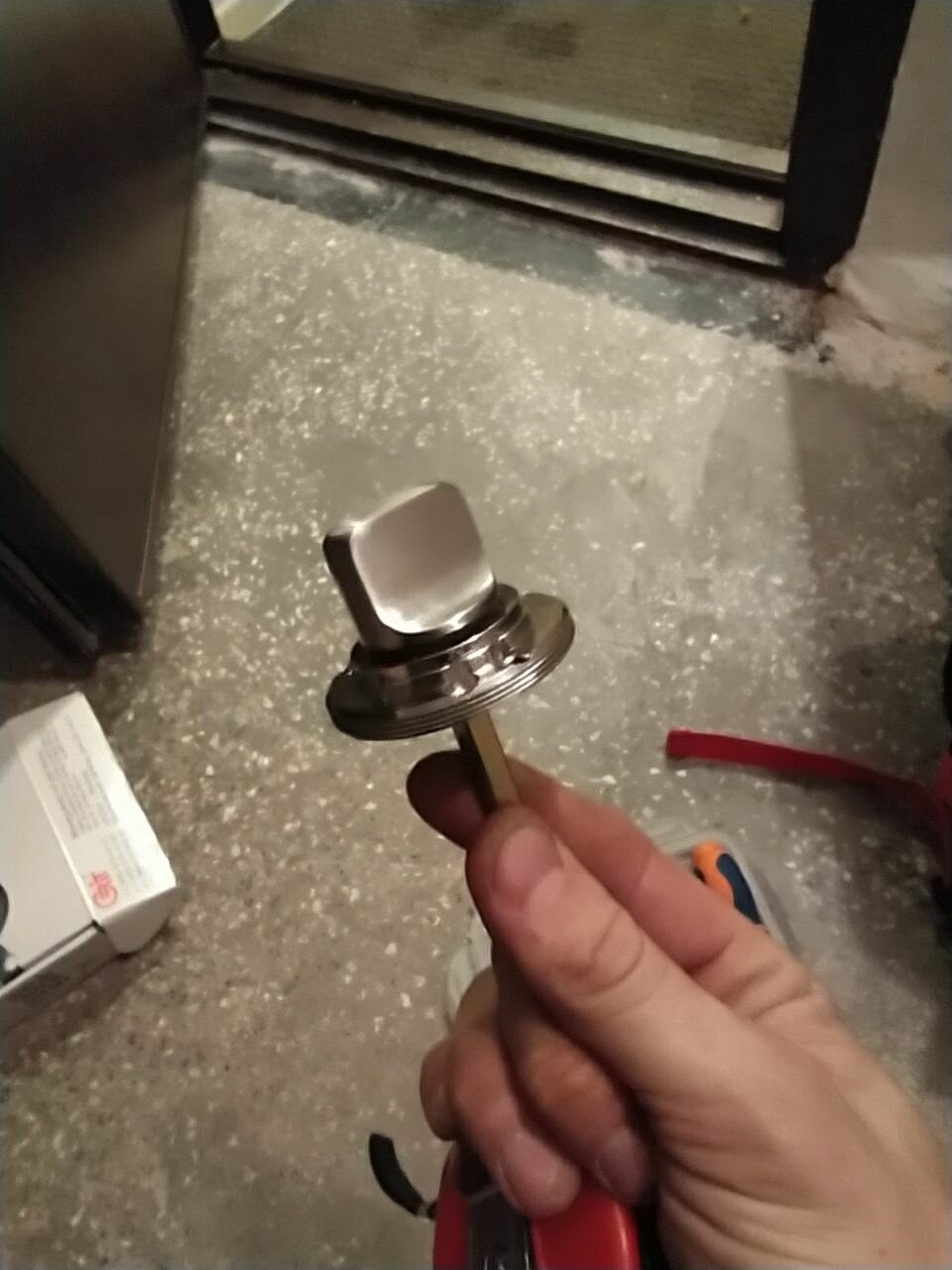 сломался болт крепления переднего рычага шкода октавия а5, thermostat wahler w201, лампа, ограничитель дверной тойота фортунер 2016, машина мотоцикл