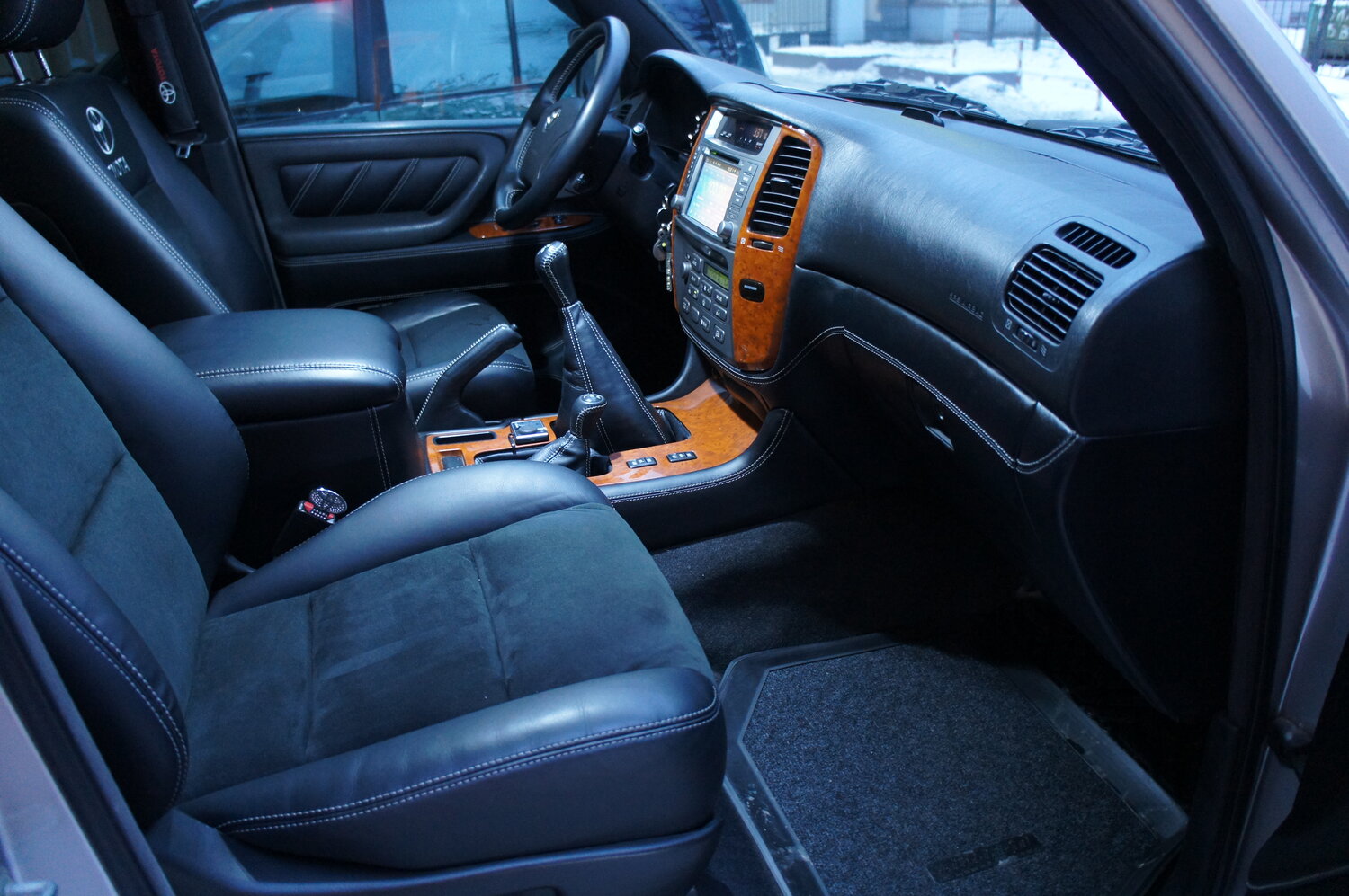 toyota land cruiser 100 1998 салон, инфинити qx4 салон, лексус lx 2004 салон, чёрный салон лексус gx470, Lexus LX II Рестайлинг