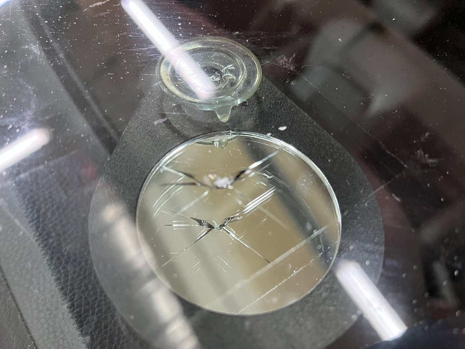 стекло, скол на стекле, скол на лобовом стекле, трещина стекла, ремонт сколов на лобовом стекле