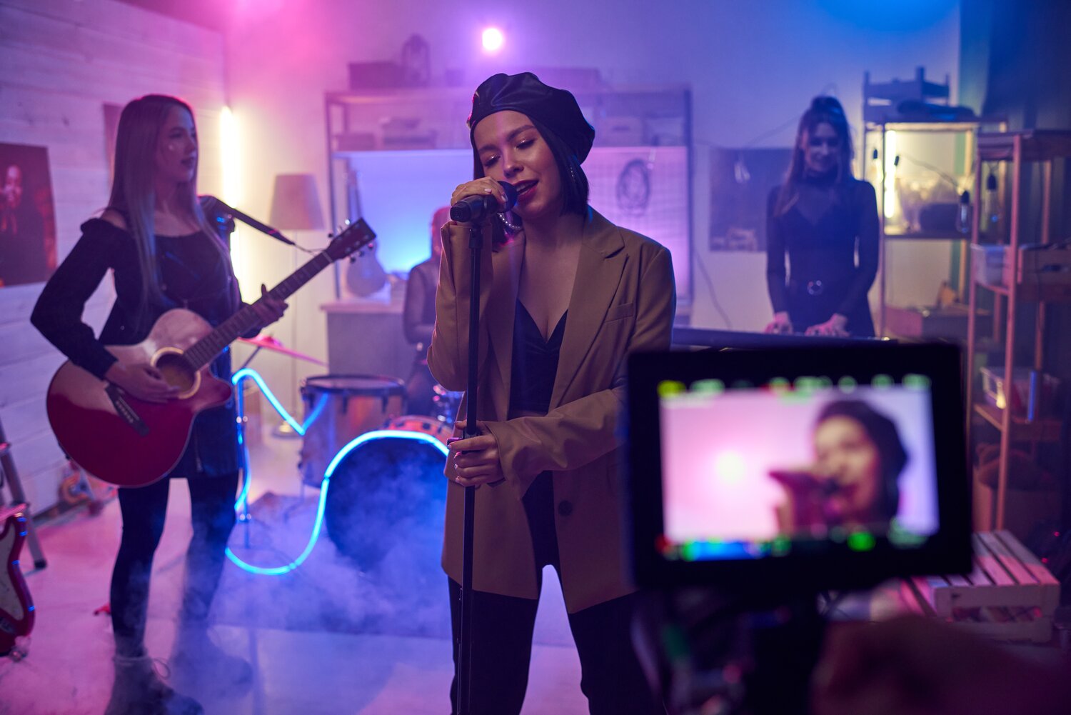 pop singer, razzmatazz, cantora, тото кутуньо, пела