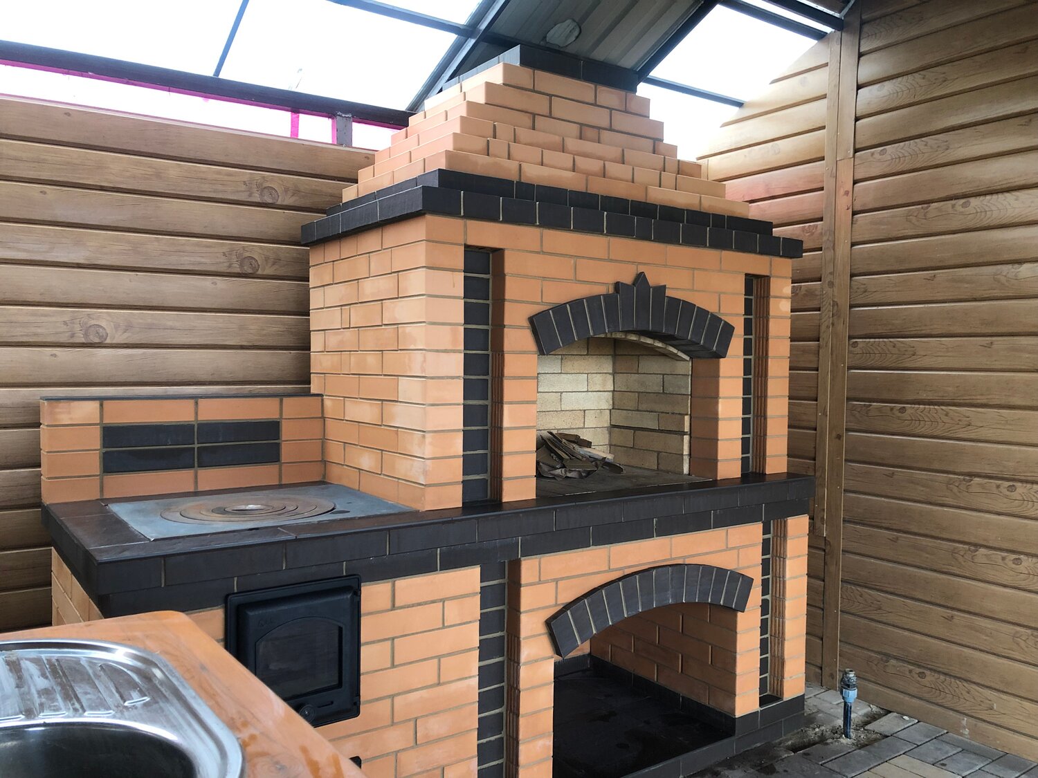 барбекю комплекс из кирпича, готовые барбекю комплексы из кирпича, печь барбекю с казаном, барбекю комплекс, печь барбекю