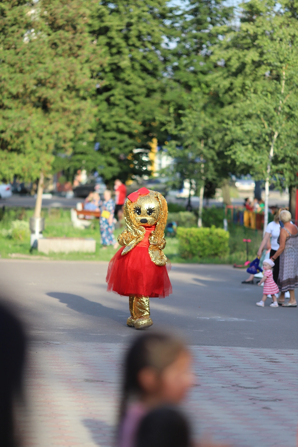 ребенок, в парке, орбита кемерово парк чудес, гуляния, программа проводов зимы пример