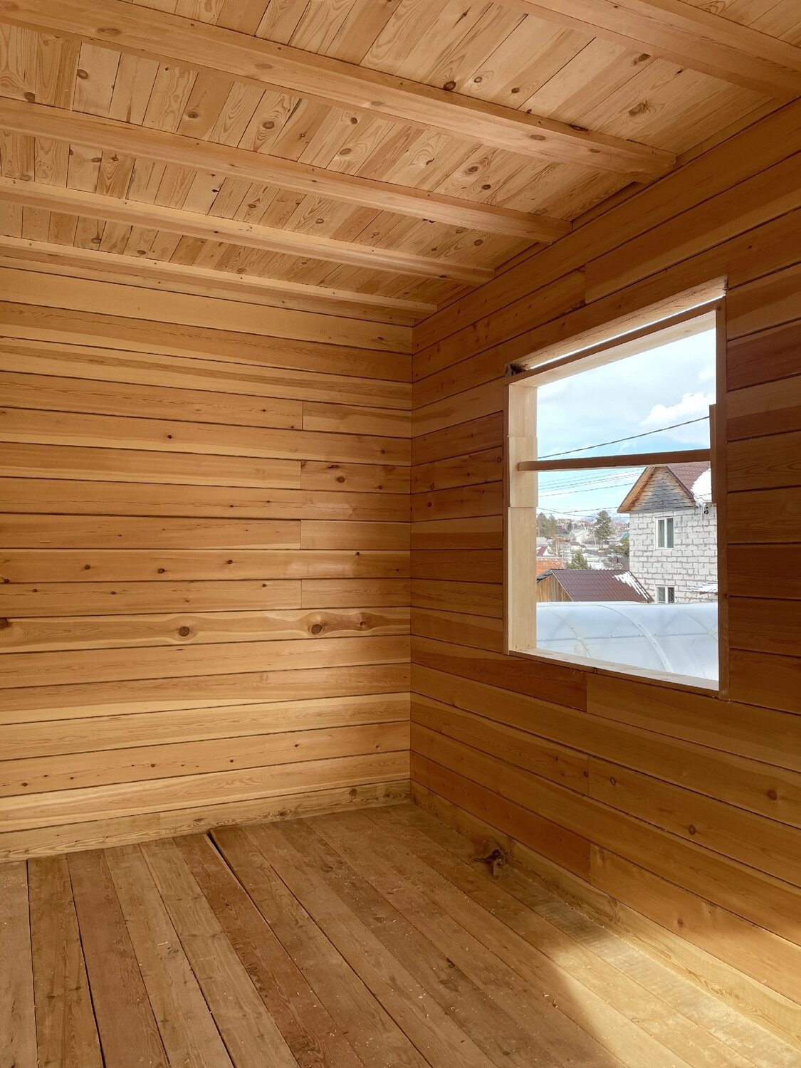 дом из бруса внутренняя отделка, крашеные стены в доме из бруса, отделка дома из бруса, дом брус, дом в деревне