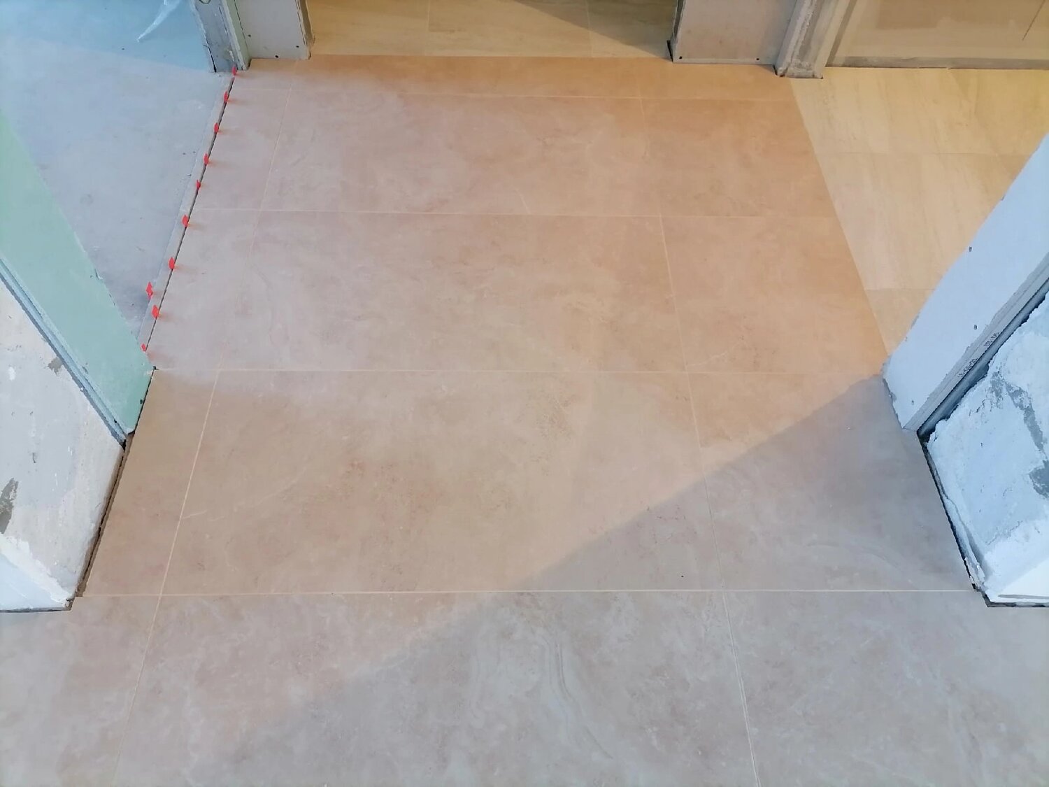 плитка на пол, плитка для пола, укладка плитки, плитка керамогранит, керамическая плитка