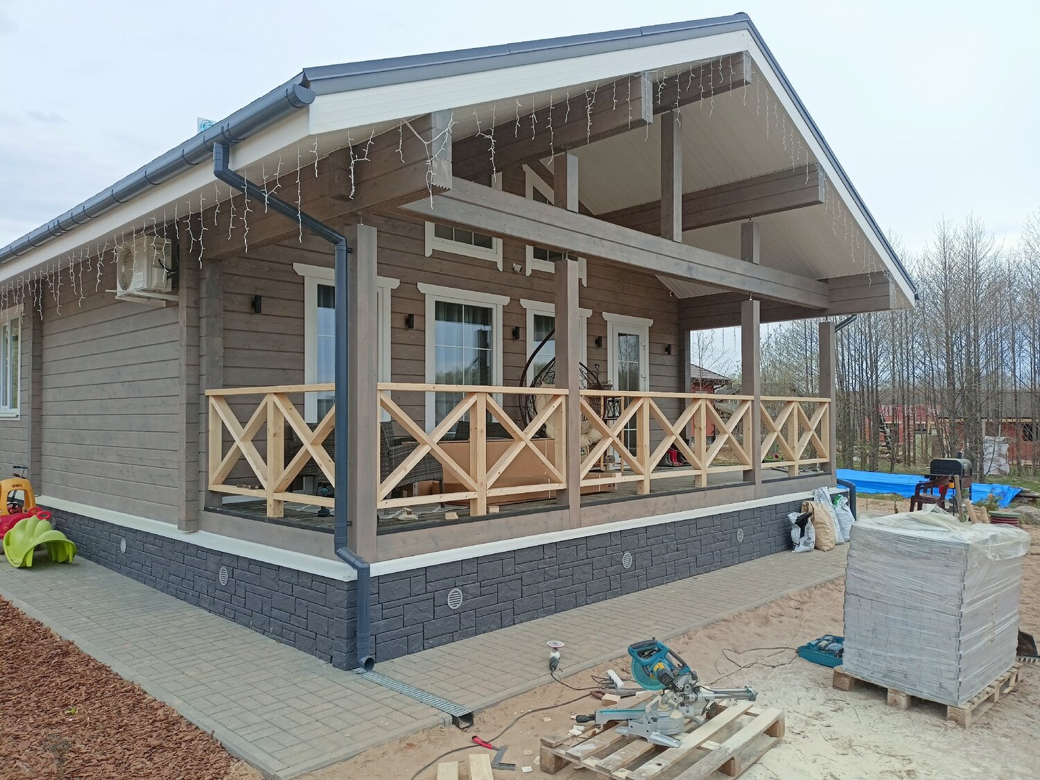 каркасный дом с террасой, терраса под ключ, терраса в доме, загородный дом, отделка террасы