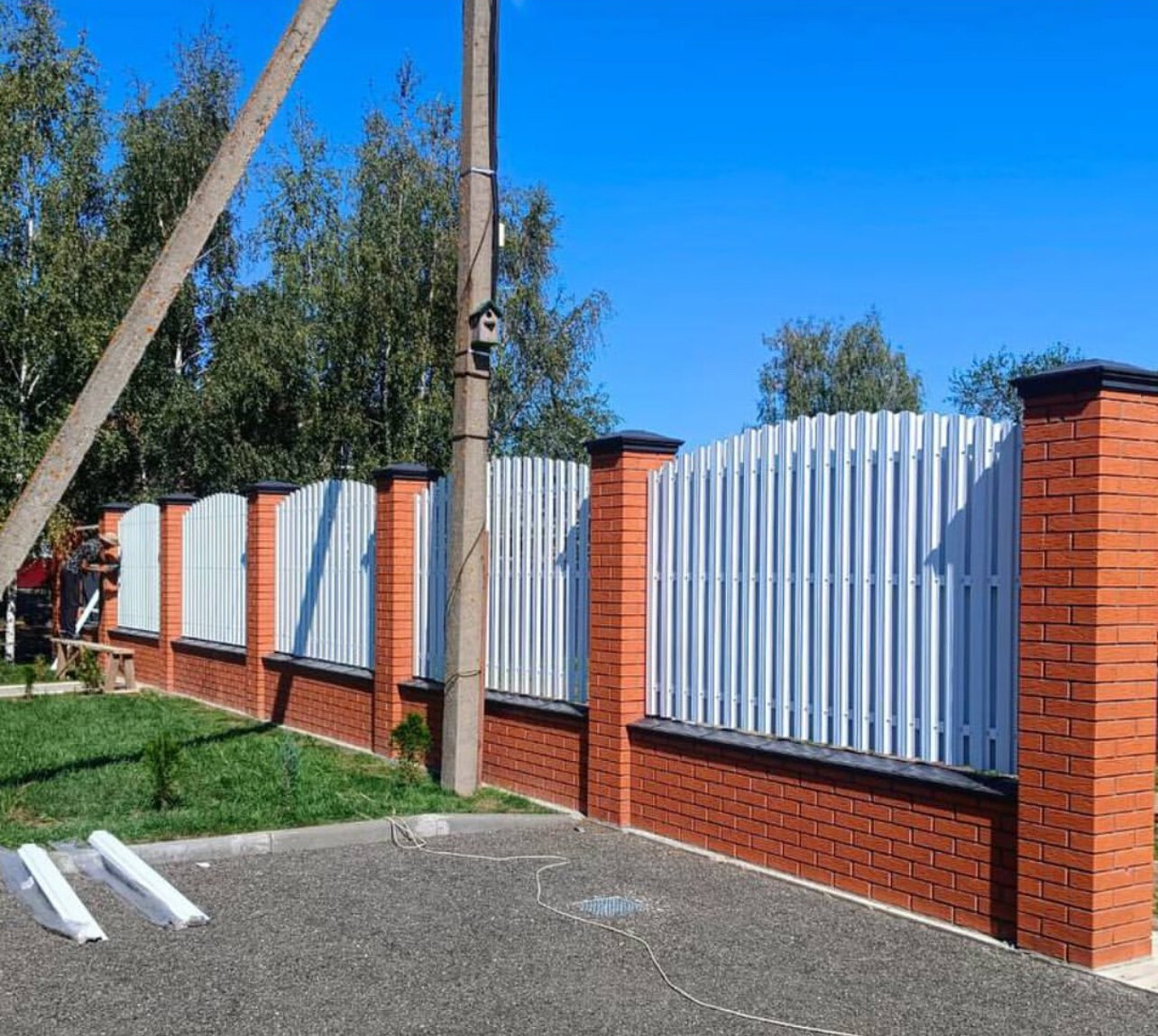 металлический штакетник для забора, забор, профлист для забора, забор из металлического штакетника, забор евроштакетник