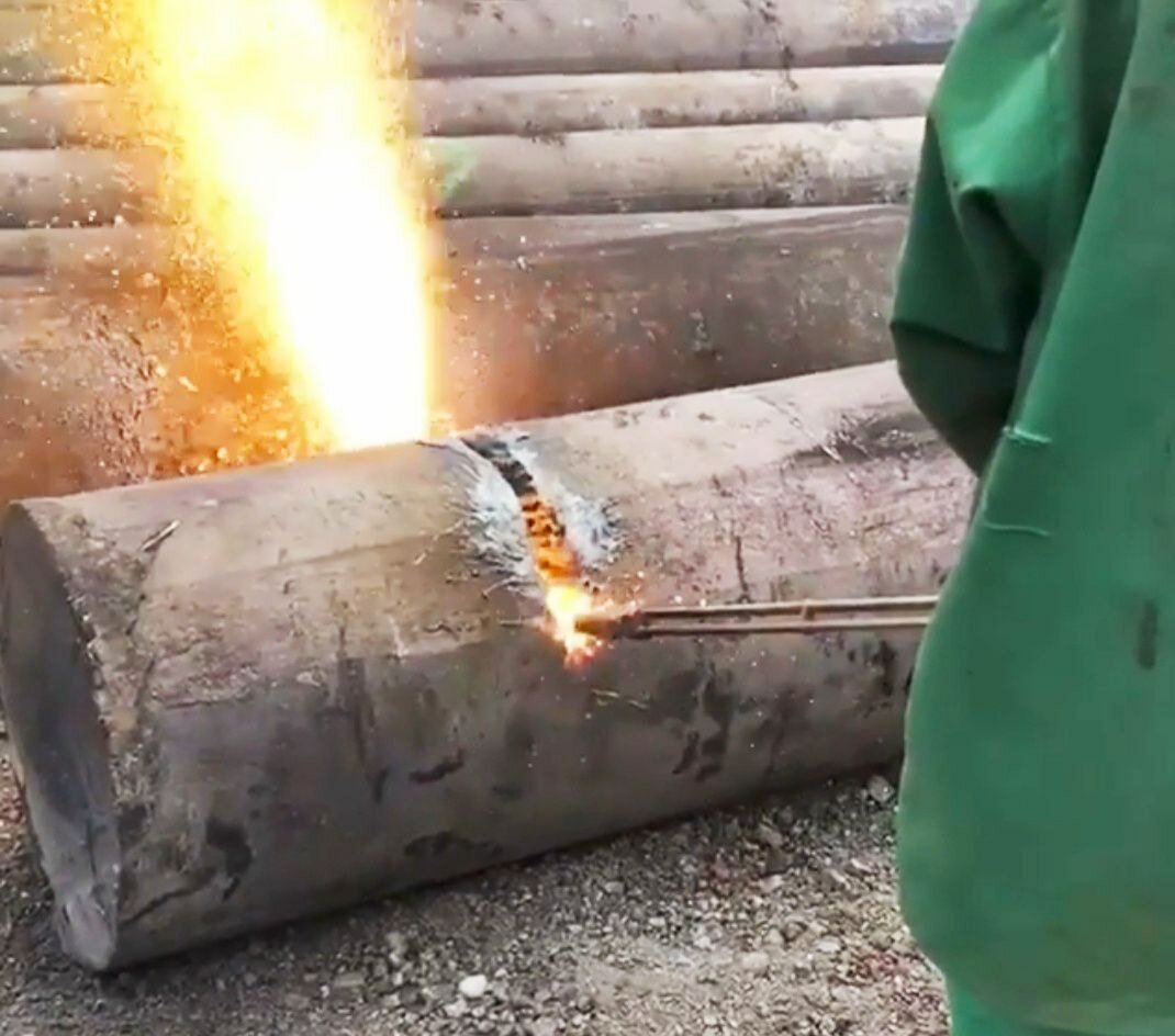 сварка труб ручной дуговой сваркой, сварка труб, дуговая сварка, дуговая сварка 700 мм трубы, сварка металла