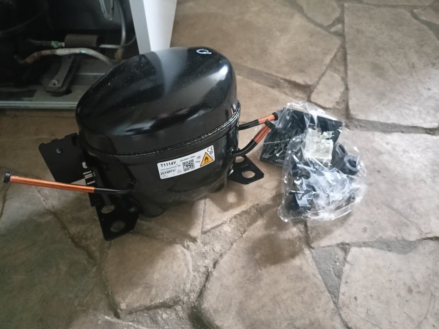 компрессор jiaxipera t1114yb, холодильный компрессор, компрессор jiaxipera t1114yb r600a 168w, компрессор, холодильник компрессор
