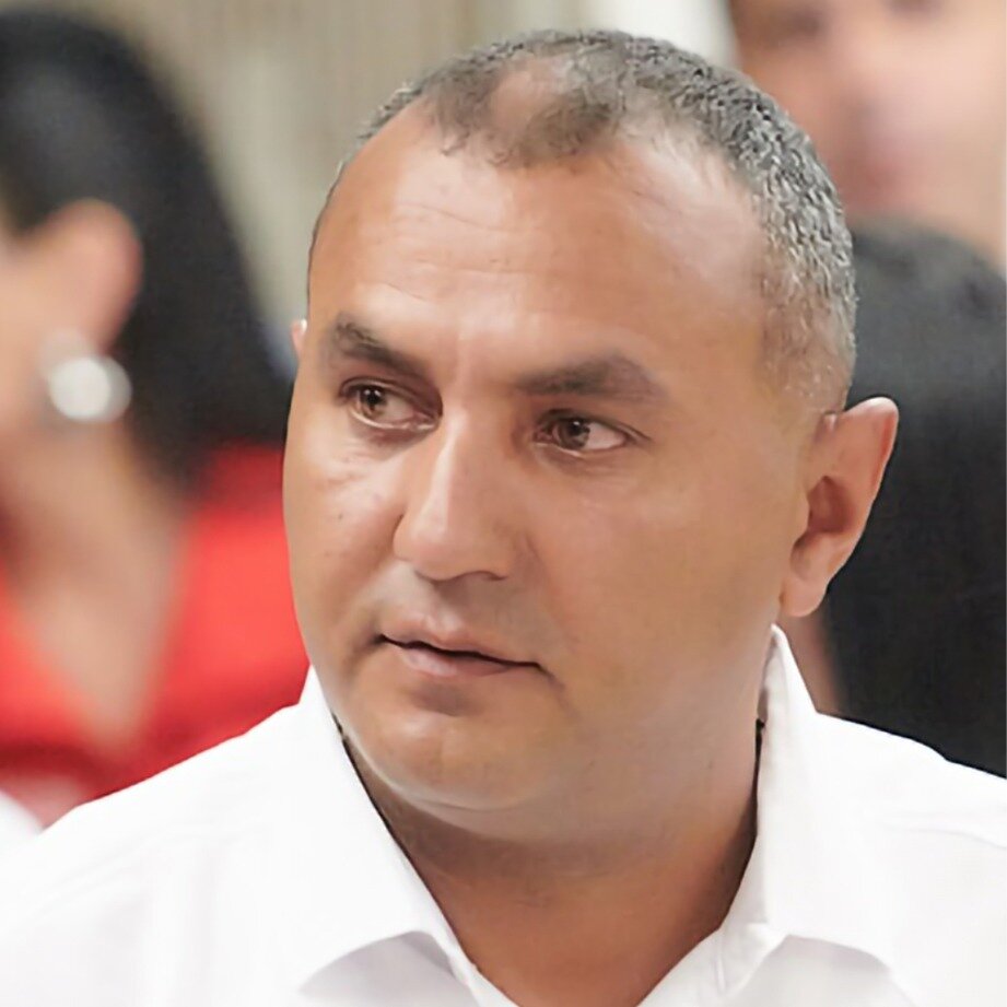 Саро Б.