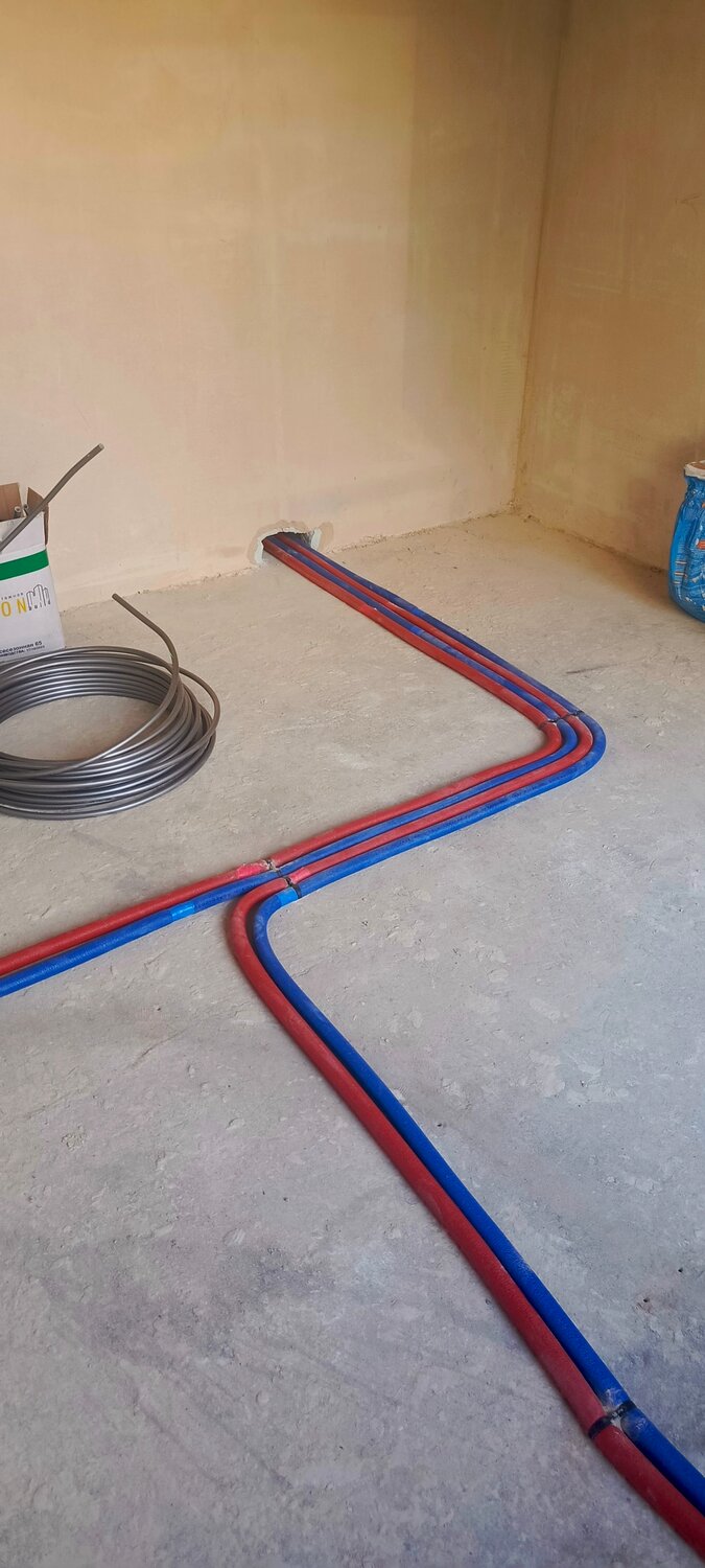 трубы отопления в стяжке пола, разводка труб отопления, труба теплого пола, трубы отопления в полу, разводка труб