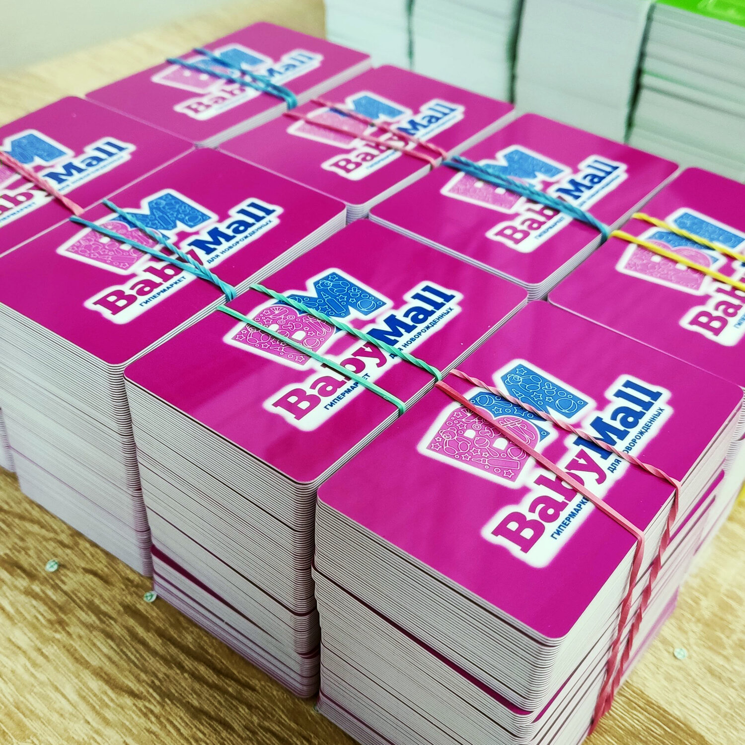 лото, стопка визиток, самоклеящийся блок berlingo ultra sticky, печать визиток, офсетная бумага