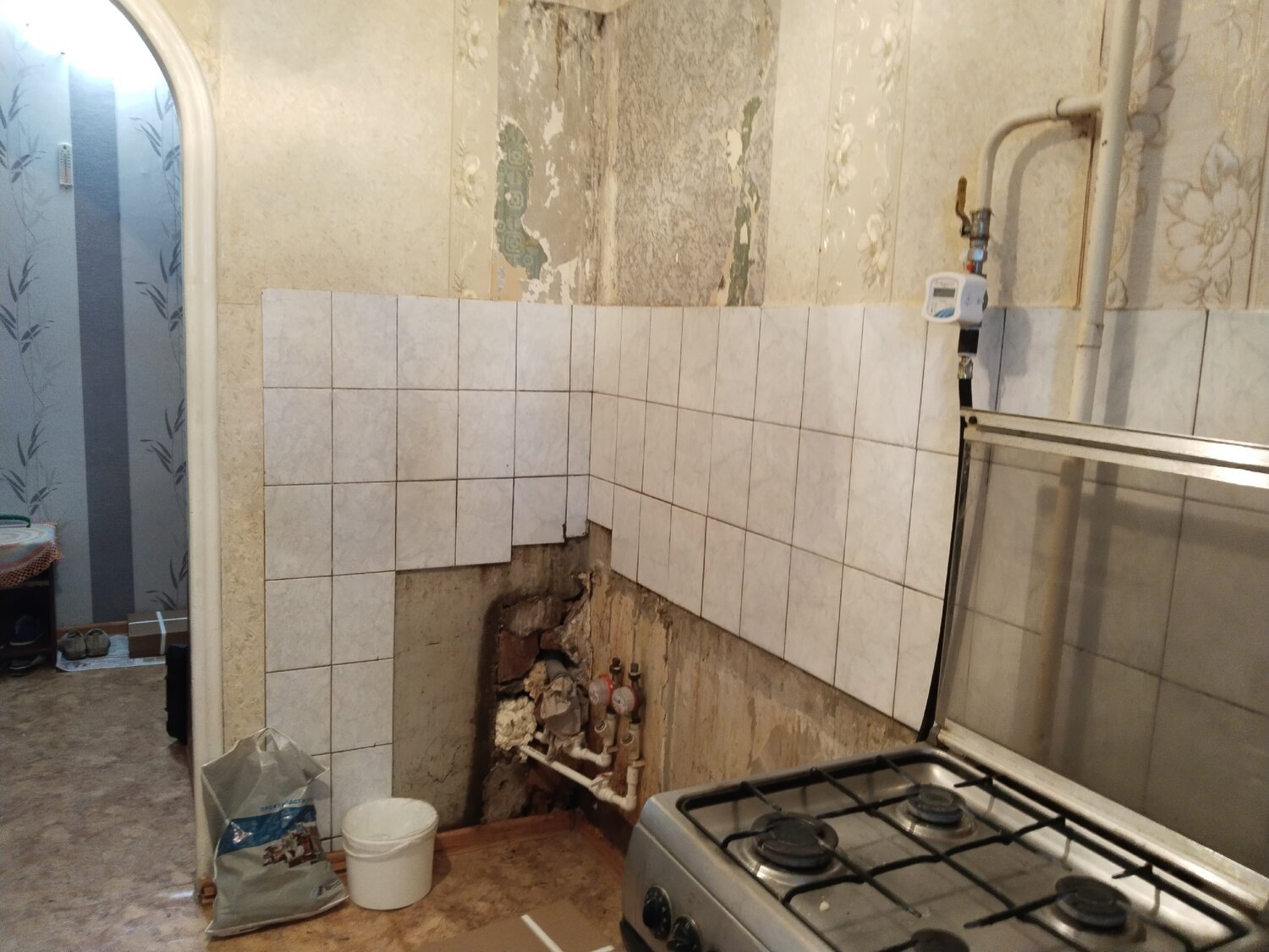 хрущевка кухня, газ в квартире, кухни в квартирах, кухня с плиткой, ремонт кухни в хрущевке