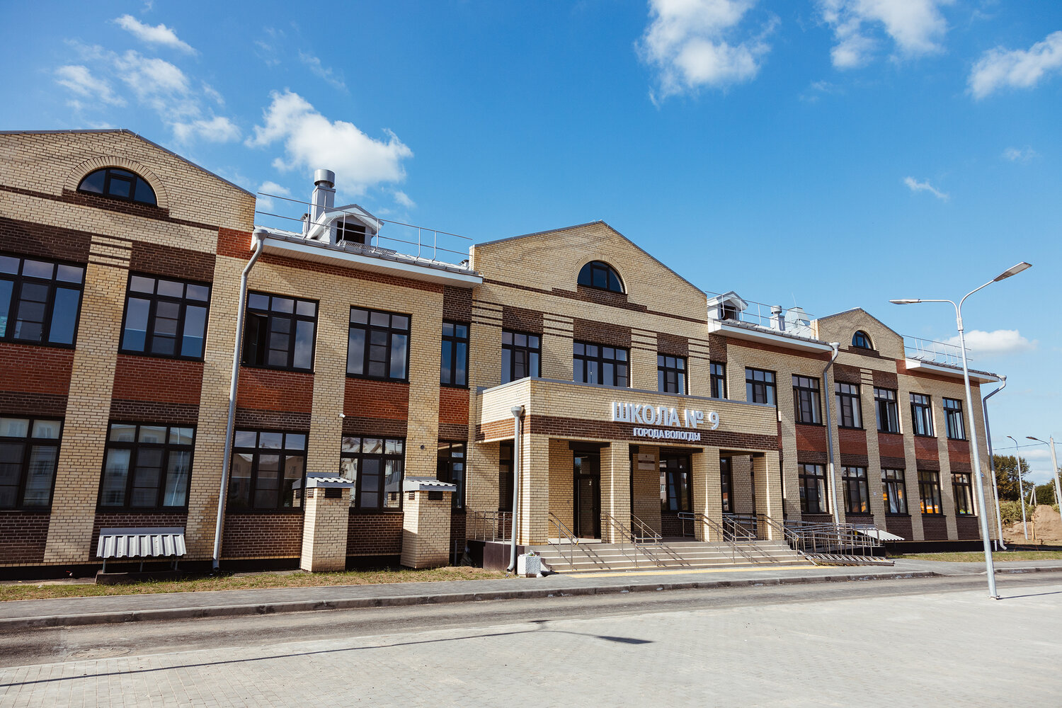 школа в прилуках вологда, школа 5 воткинск новая, школа ямны тула, новая школа ул. заслонова великие луки, здание
