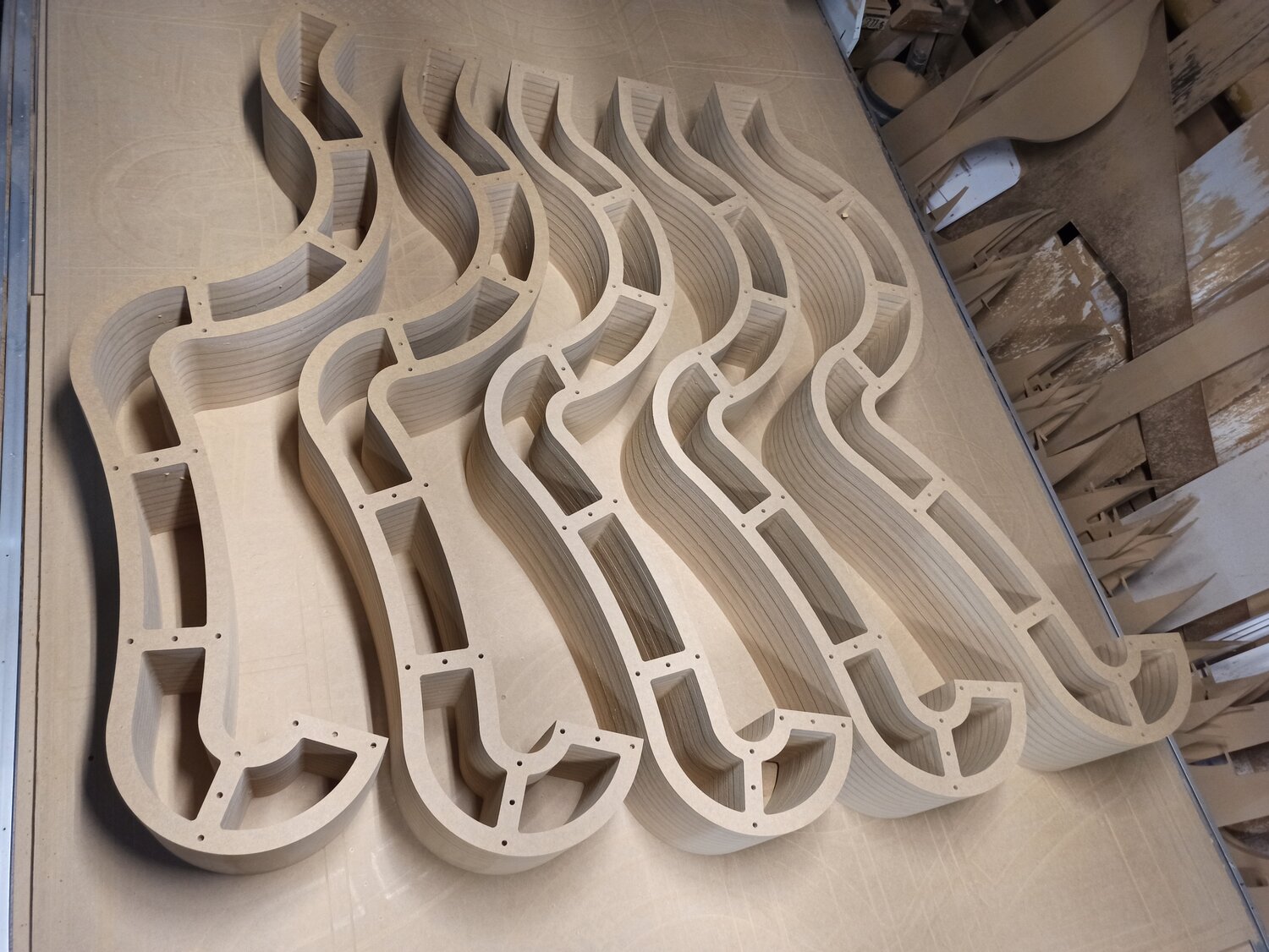 гнутые изделия из фанеры, изделие из фанеры, формованная фанера, гнутая фанера, фрезеровка фанеры