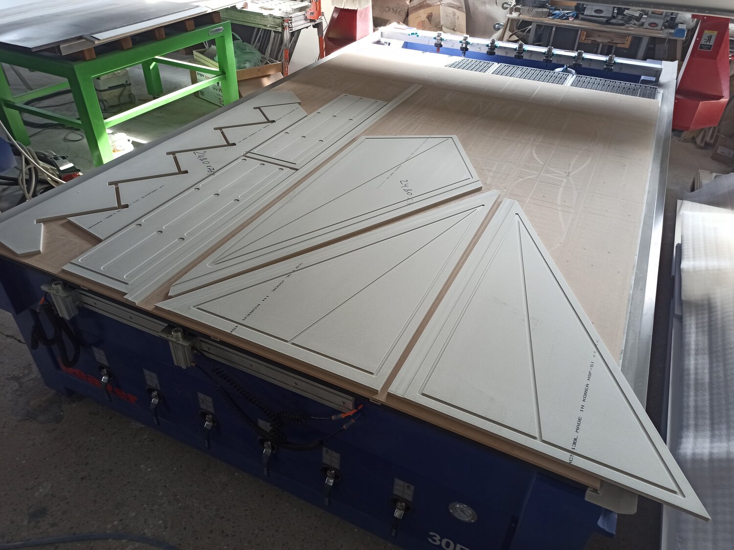 мембранно вакуумный пресс, вакуумный пресс istra vp3000, фрезерный станок с чпу beaver 24avlt8, вакуумный стол для шпонирования, вакуумный пресс master 3013