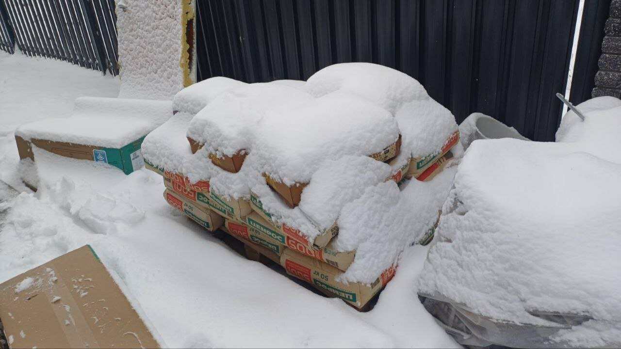 на снег, сугроб, снег зима, много снега, snow snow