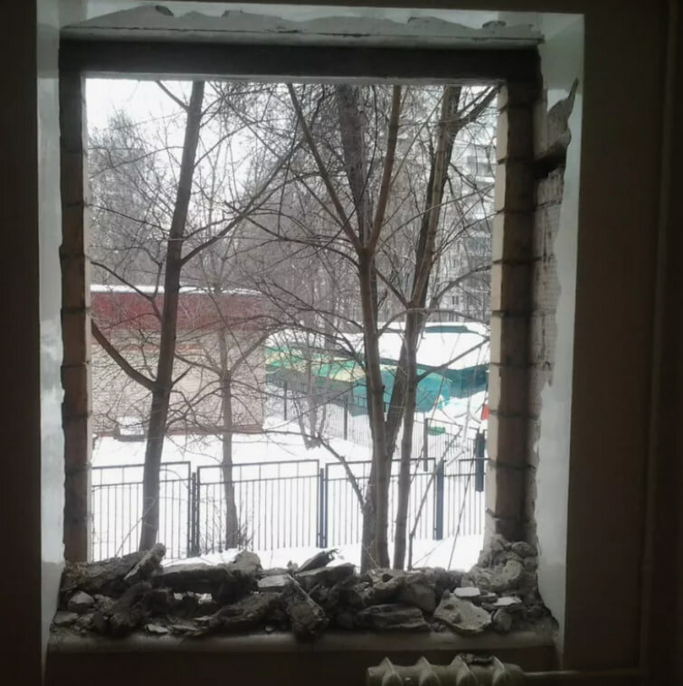 демонтаж окон, окна в кирпичном доме, окно, демонтаж оконного блока, оконный проем в панельном доме