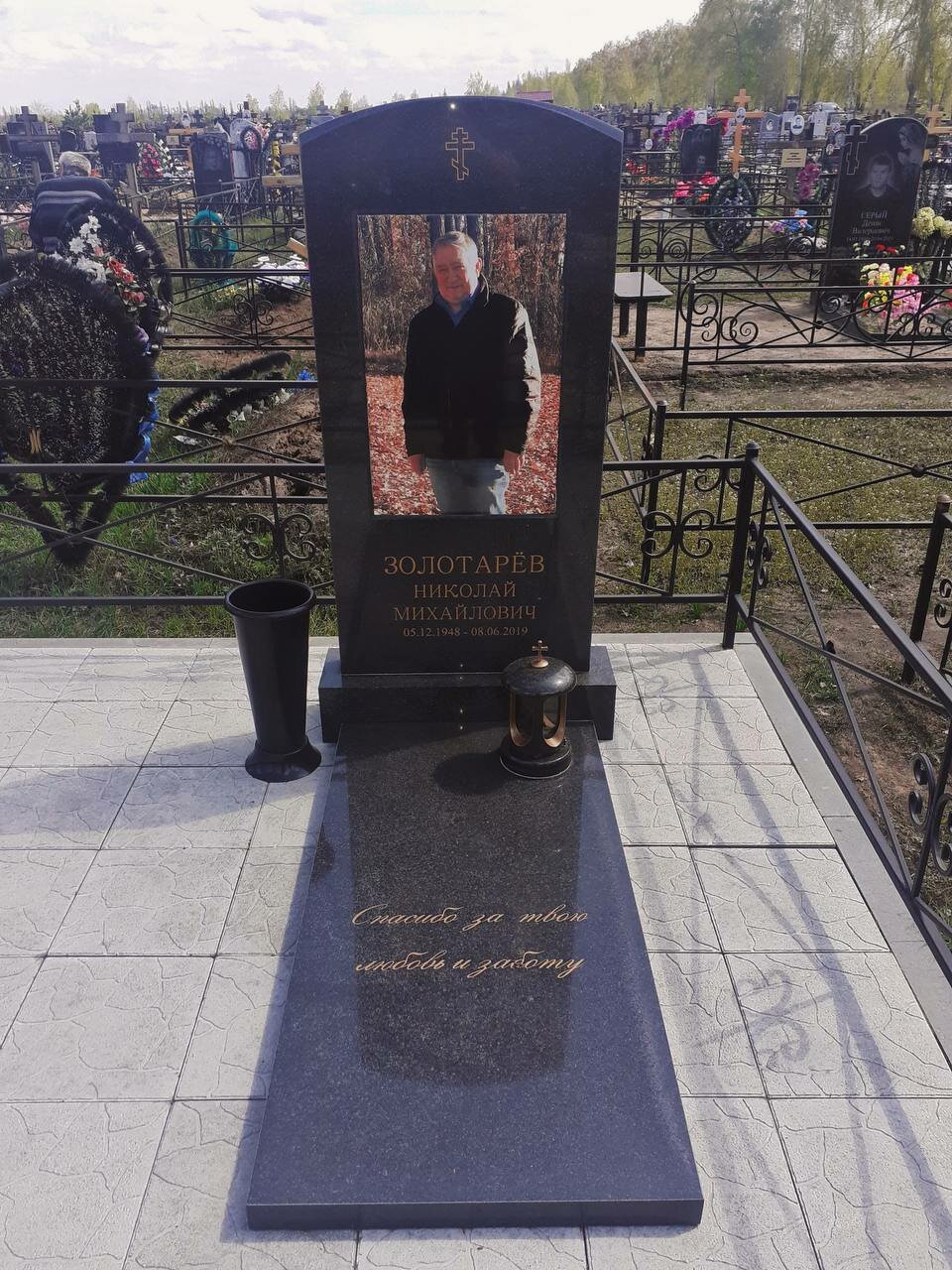 гранитные памятники, гранитные памятники на могилу, памятник из гранита, надгробные памятники, надгробные памятники из гранита