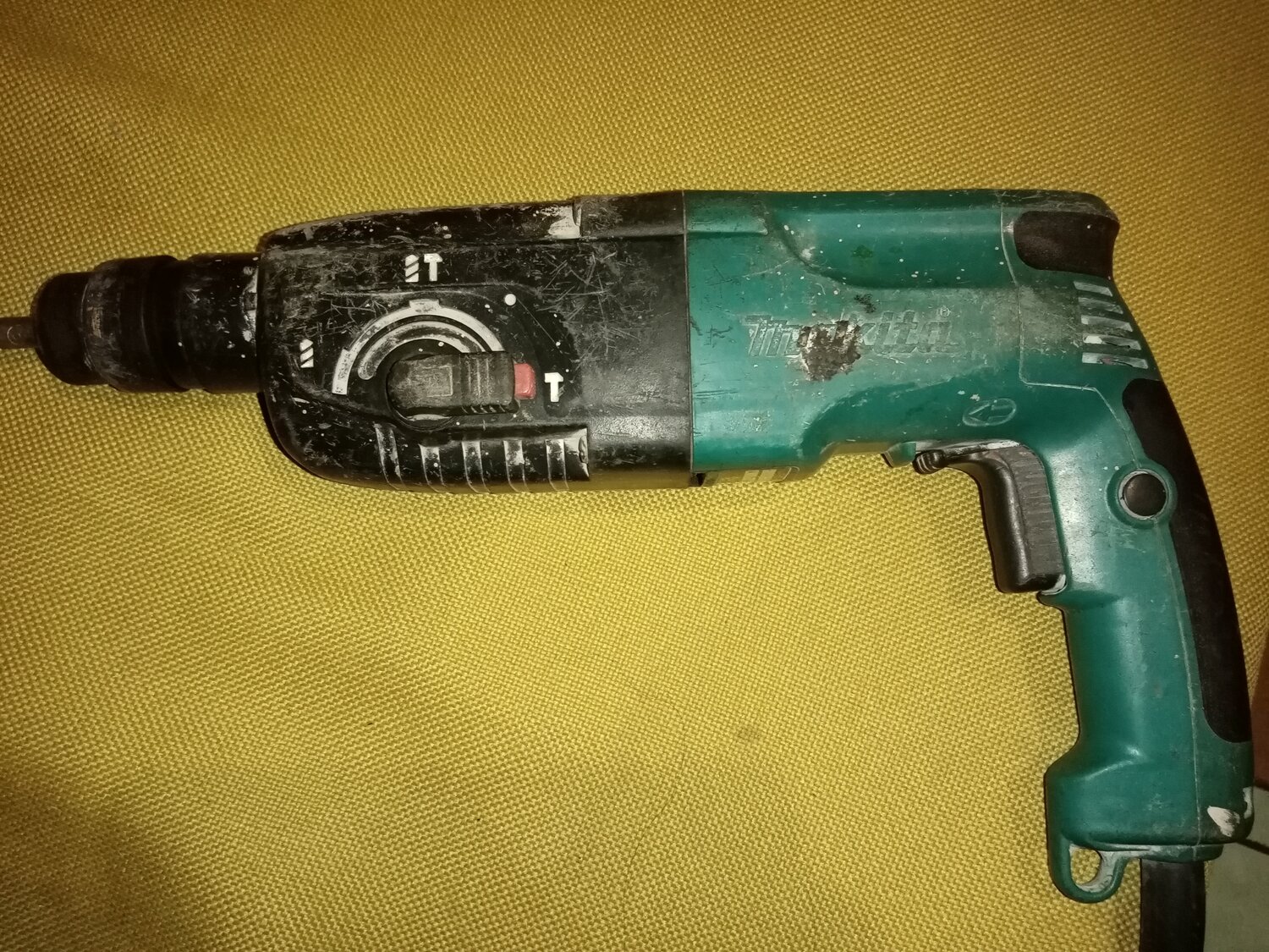 makita hr 2470, перфоратор макита hr2450 бур 42, макита перфоратор ц 2450, перфоратор makita hr2440 б/у, перфоратор макита 2611 продольный люфт
