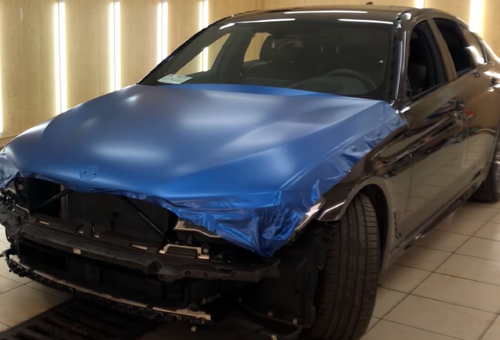 автомобиль, авто, бмв 5 g30 в пленке, оклейка авто синий алюминий, покраска автомобиля