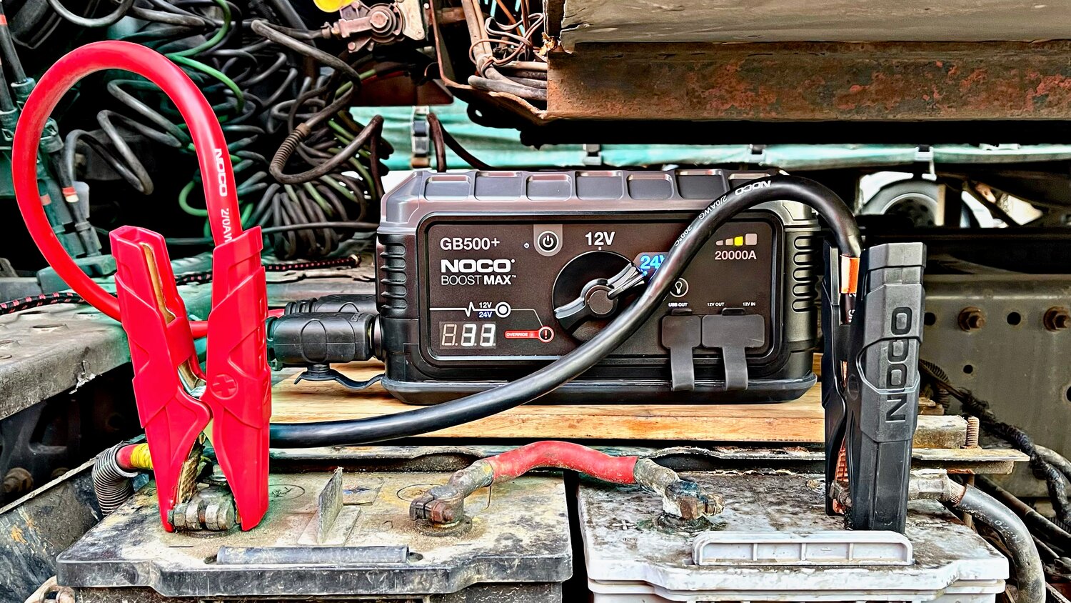 пусковое устройство noco gb500 boost max, noco gb 500 24v, зарядить аккумулятор автомобиля, noco gb40 boost plus, аккумулятор для авто