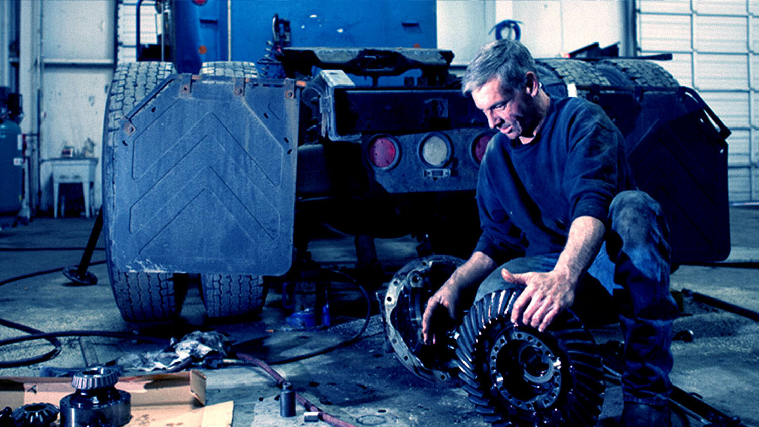 автотехцентр азия бас, автомеханик, автослесарь грузовик, механики wheeler dealers, автосервис автомеханик