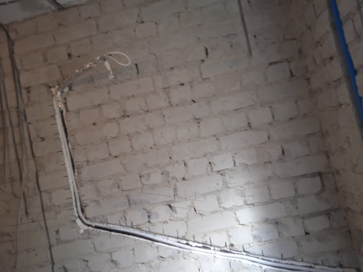 монтаж электропроводки, проводка в частном доме, штроба, электропроводка в частном доме, прокладка электропроводки в частном доме