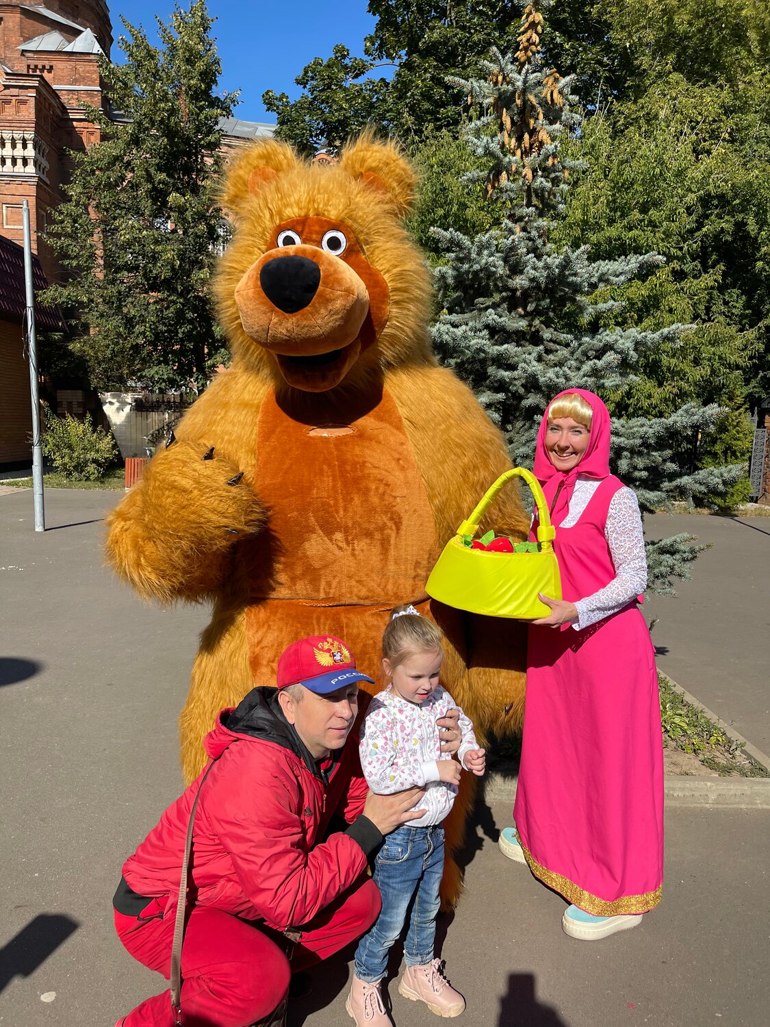 мишка маша и медведь, маша и медведь дом, маша и медведь, костюм медведя из мультфильма маша и медведь, маша и медведь новые