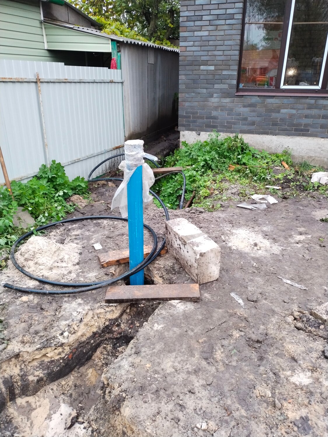 обустройство скважины для полива, скважина, обустройство скважины, скважина для воды, скважина на участке