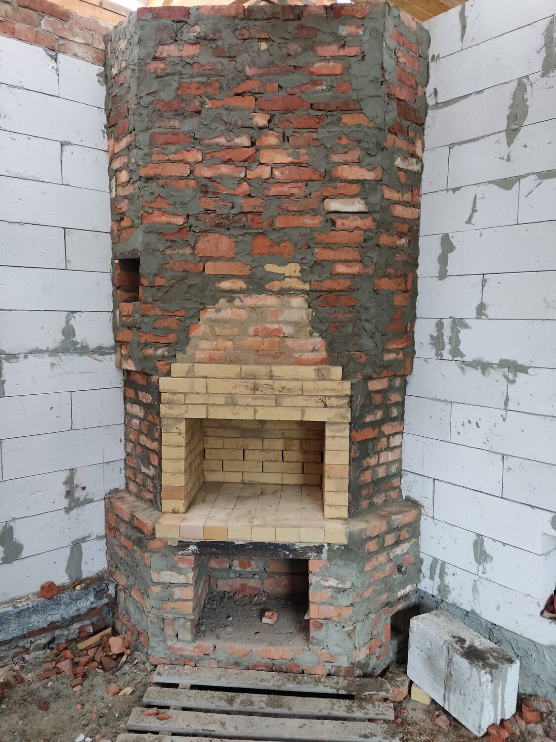 печь камин из кирпича, кирпичная печь голландка, угловая печь камин из кирпича, кирпичные печи, камины печи