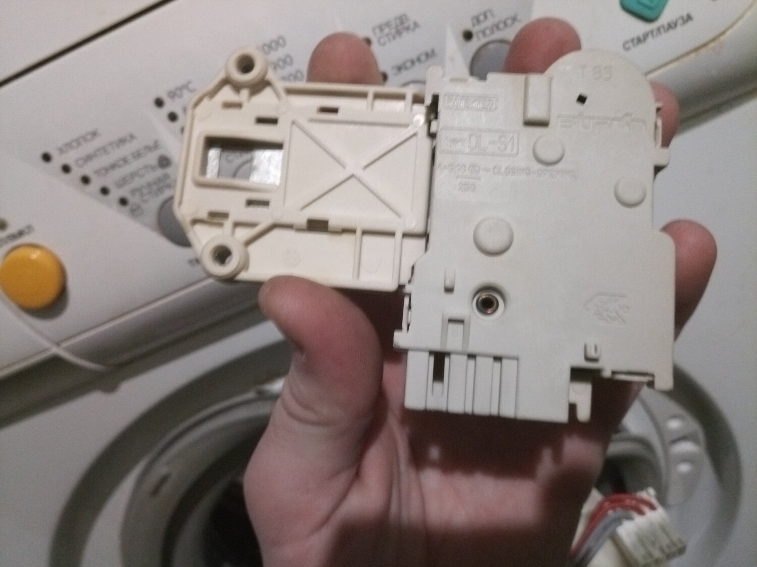 замок люка стиральной машины электролюкс ewc 1050, 1249675131 замок люка zanussi, убл electrolux 124967514, замок люка стиральной машины занусси т85, замок люка стиральной машины электролюкс ews 1277 fdw