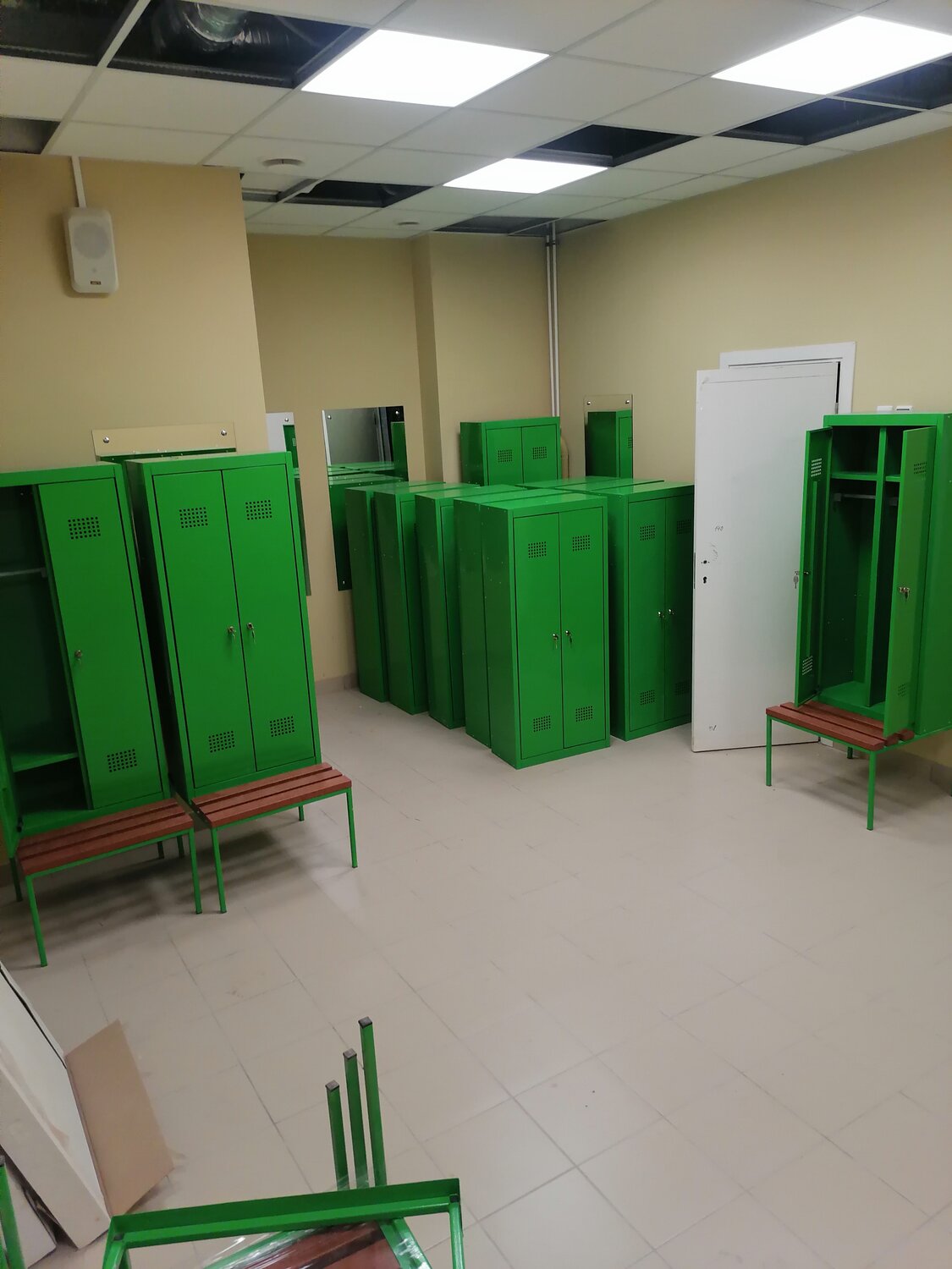 раздевалка, раздевалка женская, раздевалка в фитнес клубе, шкаф металлический леруа мерлен, шкаф ls 21-80