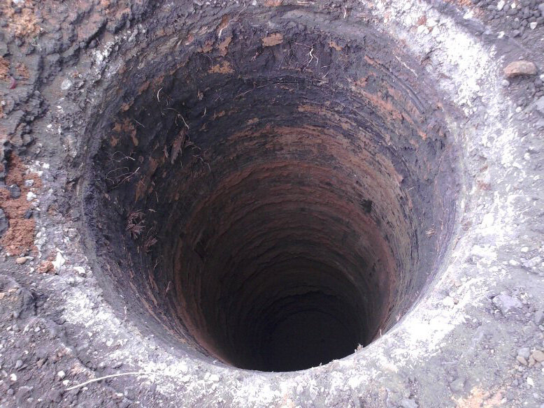 колодец, копаем колодцы, глубокая дыра, углубление колодца, копка колодцев