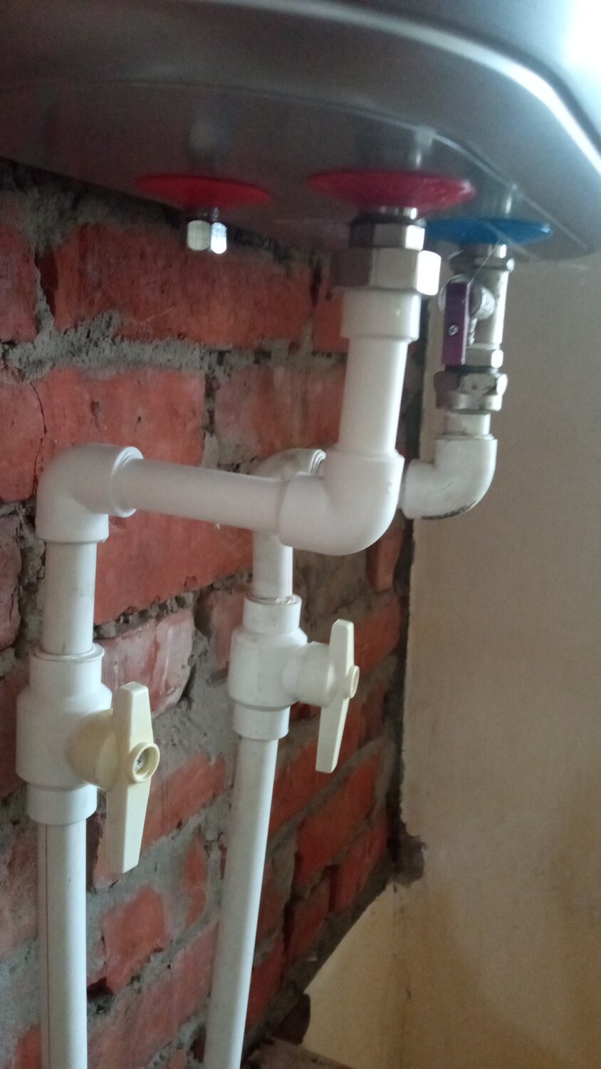 монтаж водонагревателя, электрический водонагреватель, установка водонагревателя, сливной кран полипропилен для водонагревателя, термекс кран слива