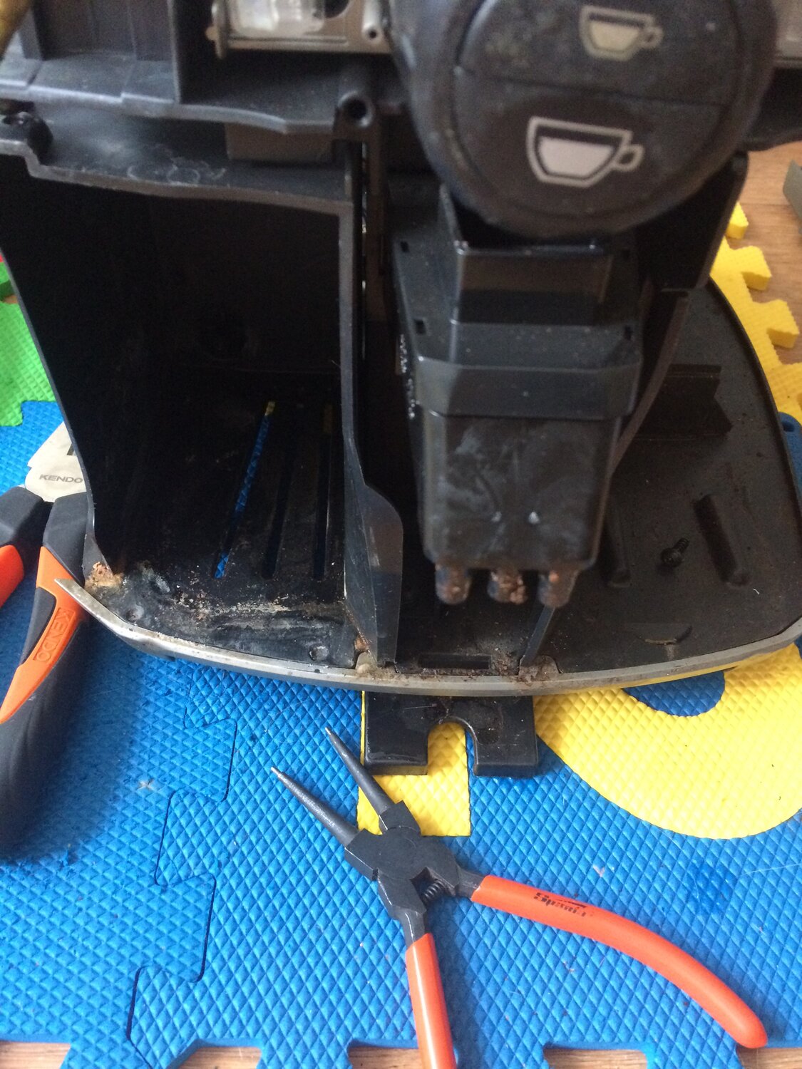 разобрать пылесос зелмер 1600, аккумулятор для шуруповерта bosch 12v 1.2ah, фиксатор мешка пылесборника пылесос скарлет, кофемашина philips hd8648 2000 series, разъем под аккумулятор макита 18 в