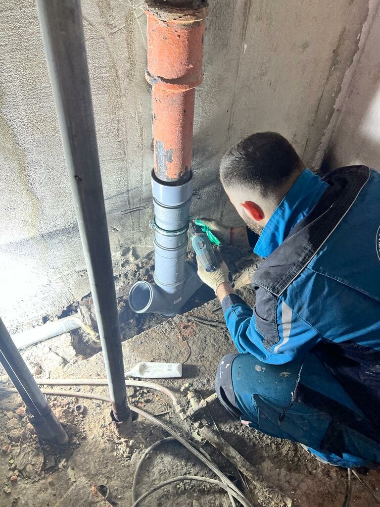 Установка канализационного обратного клапана