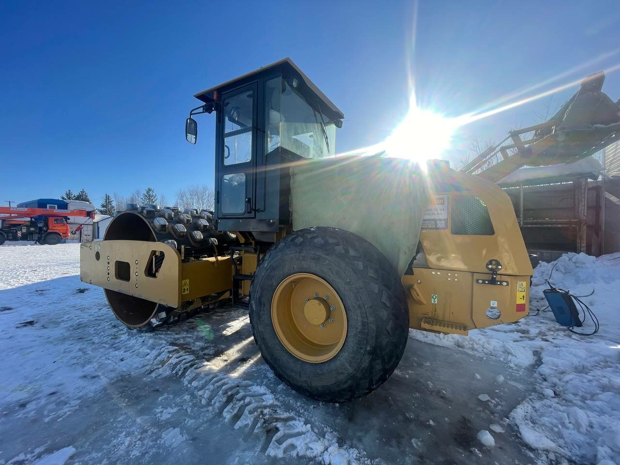 виброкаток caterpillar cs56, caterpillar вибрационный каток cs56, каток катерпиллер cs76, грунтовый каток катерпиллер, самоходный каток caterpillar cs56