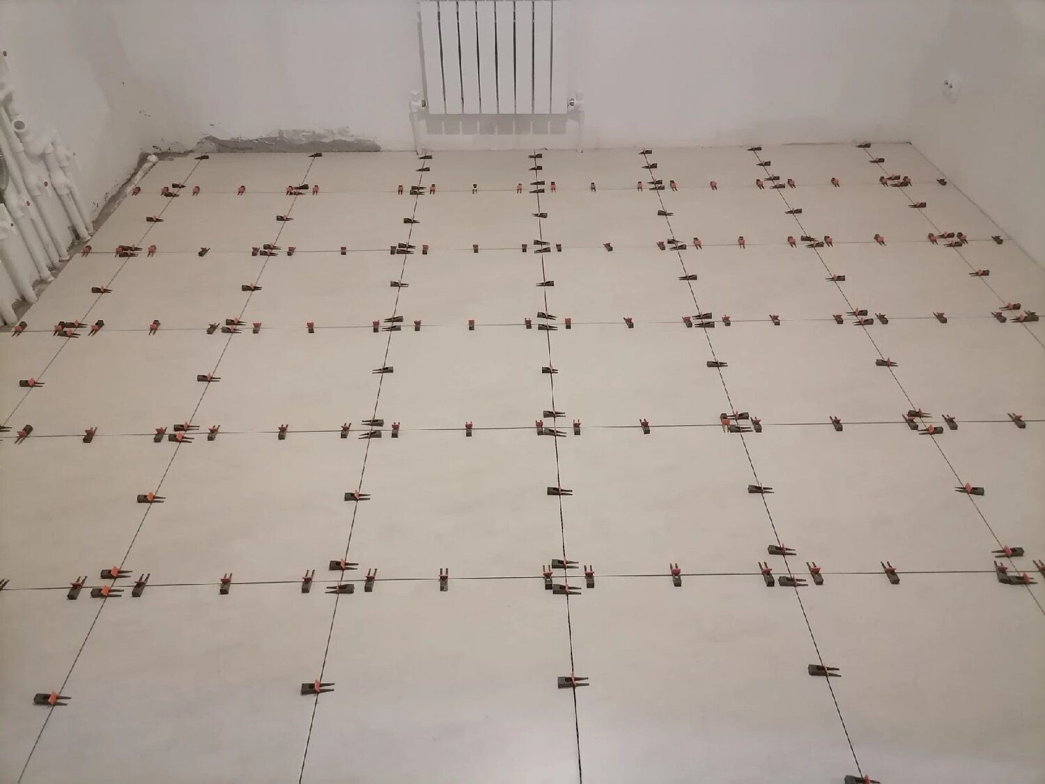 укладка плитки, укладка плитки на пол, укладка керамической плитки, сложная укладка керамогранита на пол, икс образная укладки плитки