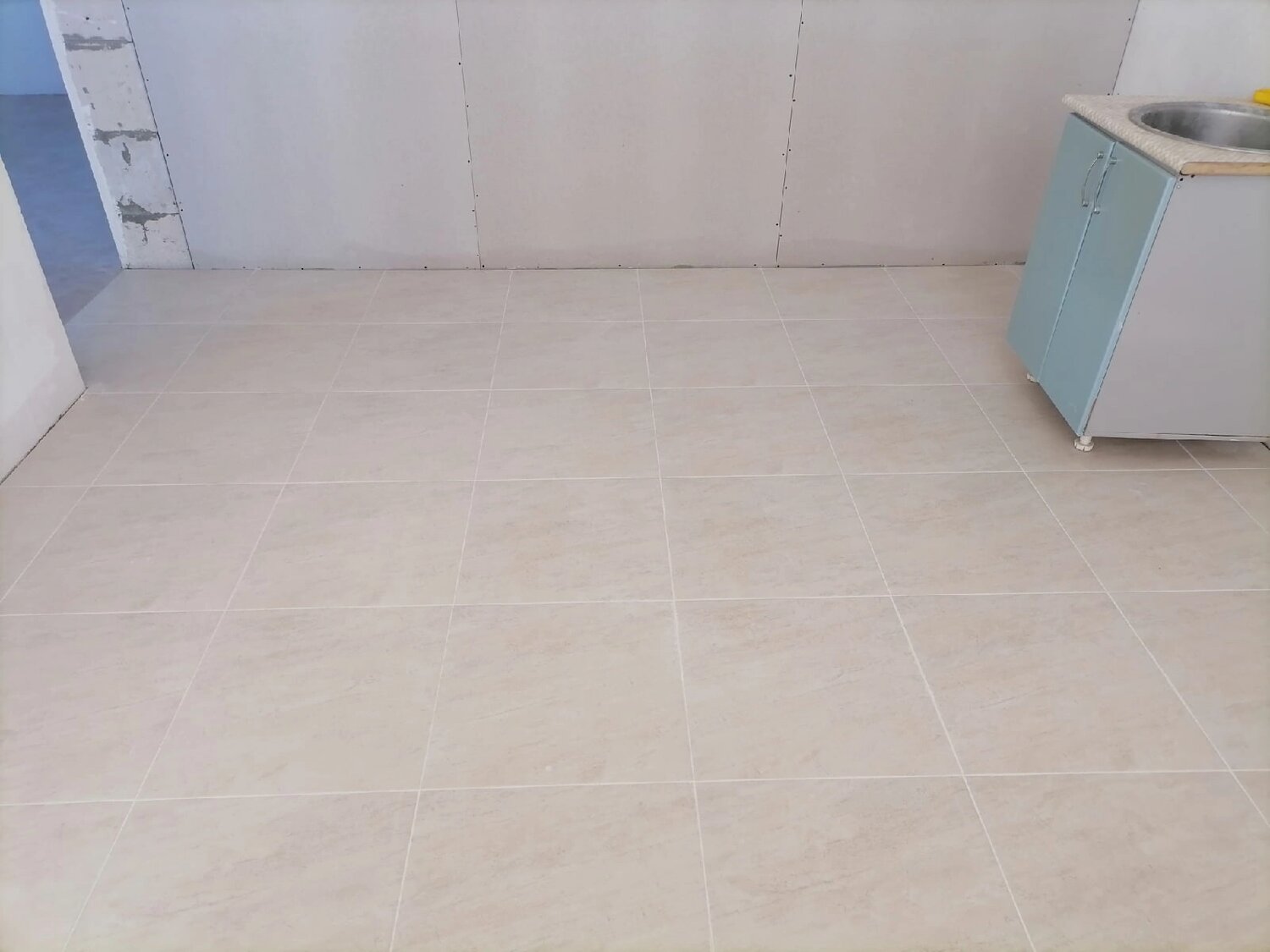 плитка, плитка для пола, керамическая плитка, светлая плитка, напольная плитка