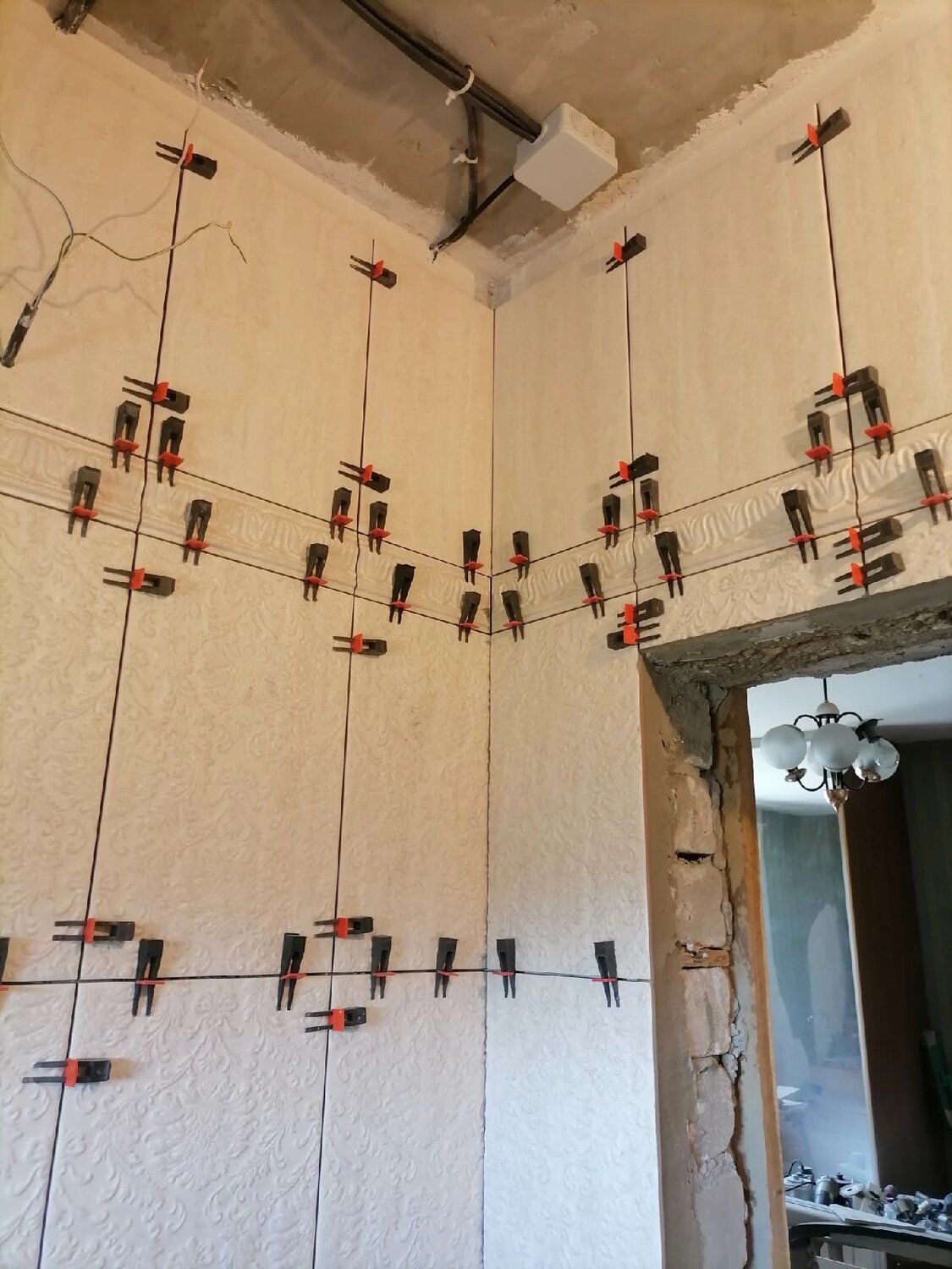 крепёж для плитки на стену, системы выравнивания плитки, система выравнивания плитки свп, приспособления для укладки плитки на стене, выравнивание плитки