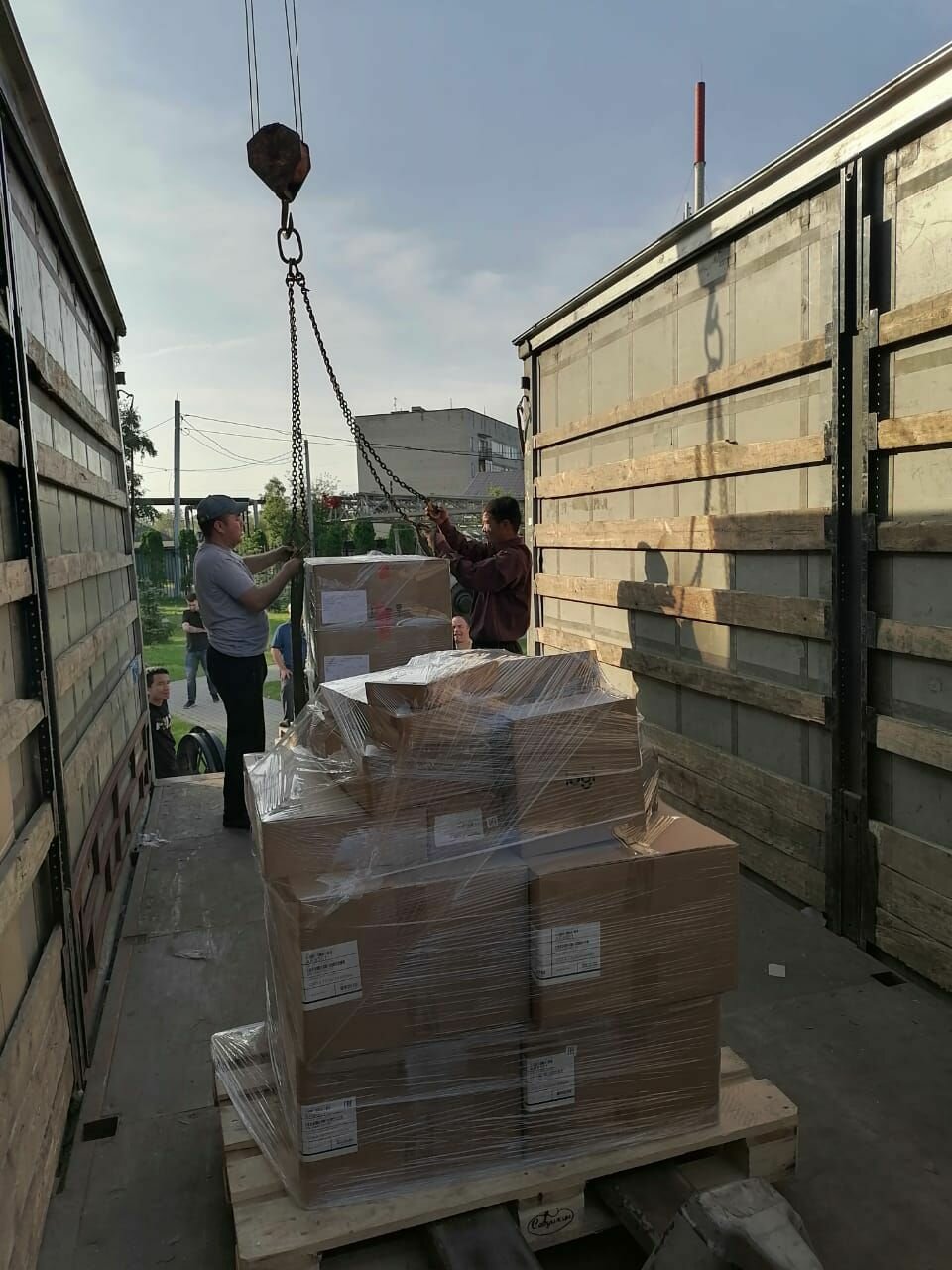 перевозка кирпича, разгрузка строительная, погрузка кирпича, кирпич, воротынский кирпичный завод