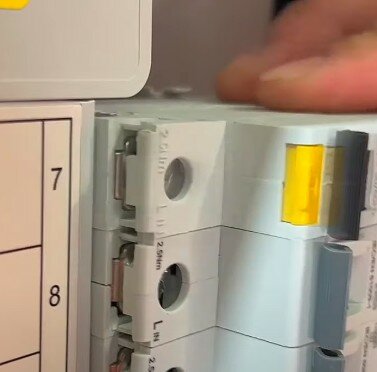 автоматический выключатель iek, автоматические выключатели, автоматический выключатель schneider, schneider electric автоматический выключатель, модульный автоматический выключатель