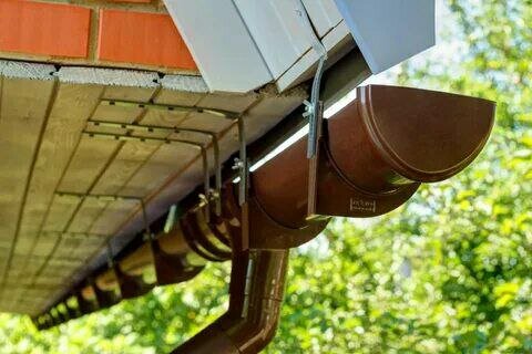 водосточная система верат, водосточная система docke premium, монтаж пластикового водостока, монтаж водостока для крыши, монтаж водосточной системы деке