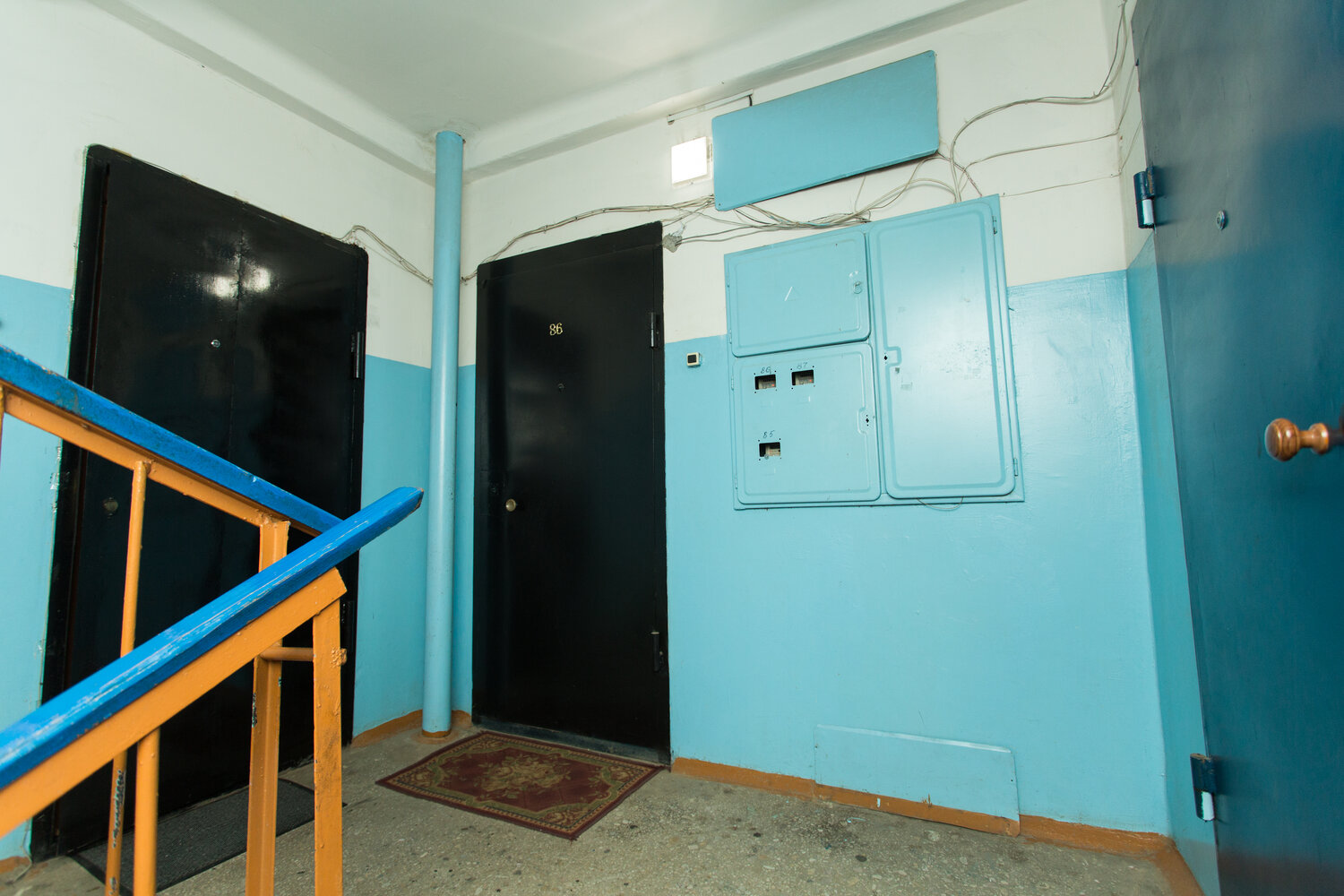 подъезда, кабель в подъезде, подъезд в доме, квартир, подъезд дома