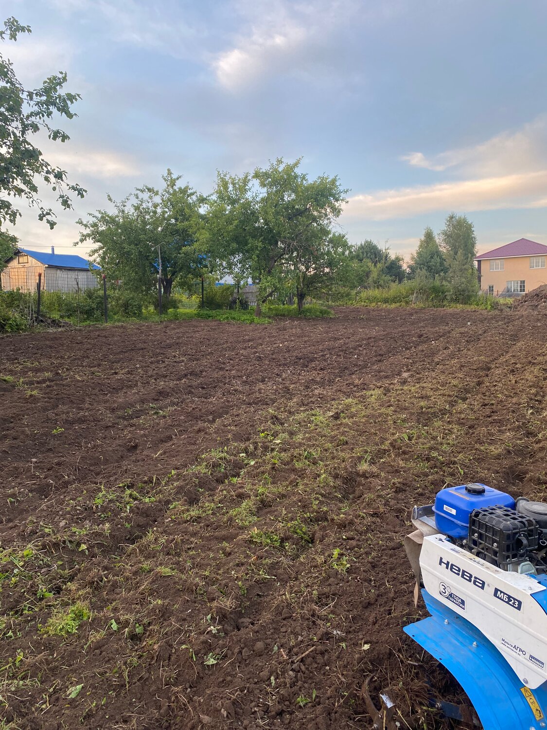 вспашка земли мотоблок нева, вспашка земли мотоблоком, мотоблоки нева, вспашка мотоблоком, вспашка мотоблоком нева мб-2