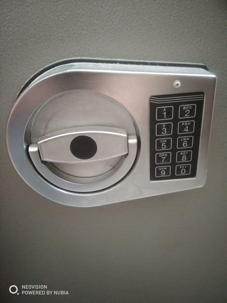 сейф с кодовым замком, сейф valberg ps 300, сейф с электронным замком, замок m-locks em1620, замок сейфа