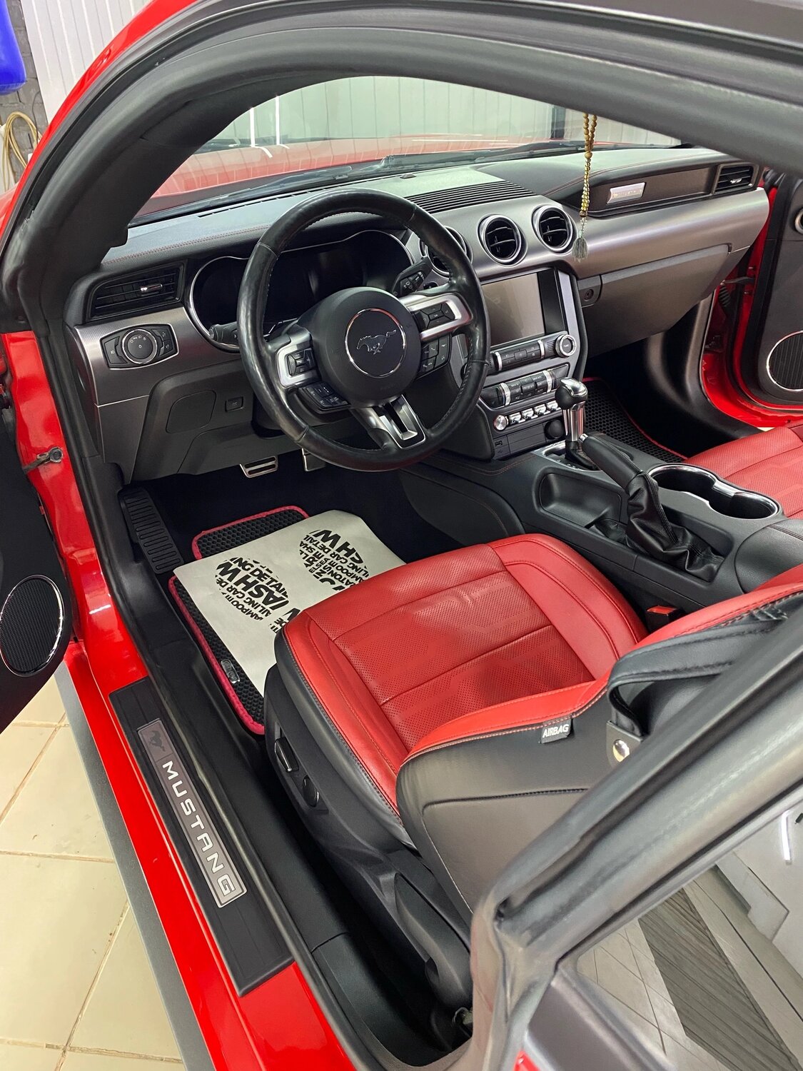 форд мустанг 2018 салон, форд мустанг салон, ford mustang салон, форд мустанг 2019 салон, форд мустанг 2015 салон