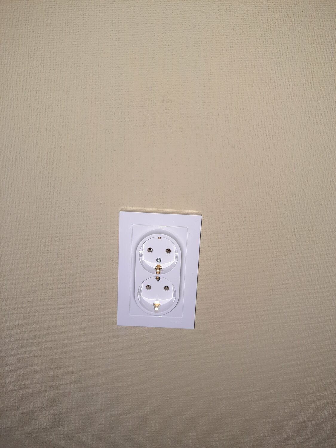 розетка двойная, atlasdesign розетка двойная с заземлением со, schneider electric розетка двойная с заземлением, двойная розетка с заземлением, розетка двойная с заземлением legrand valena